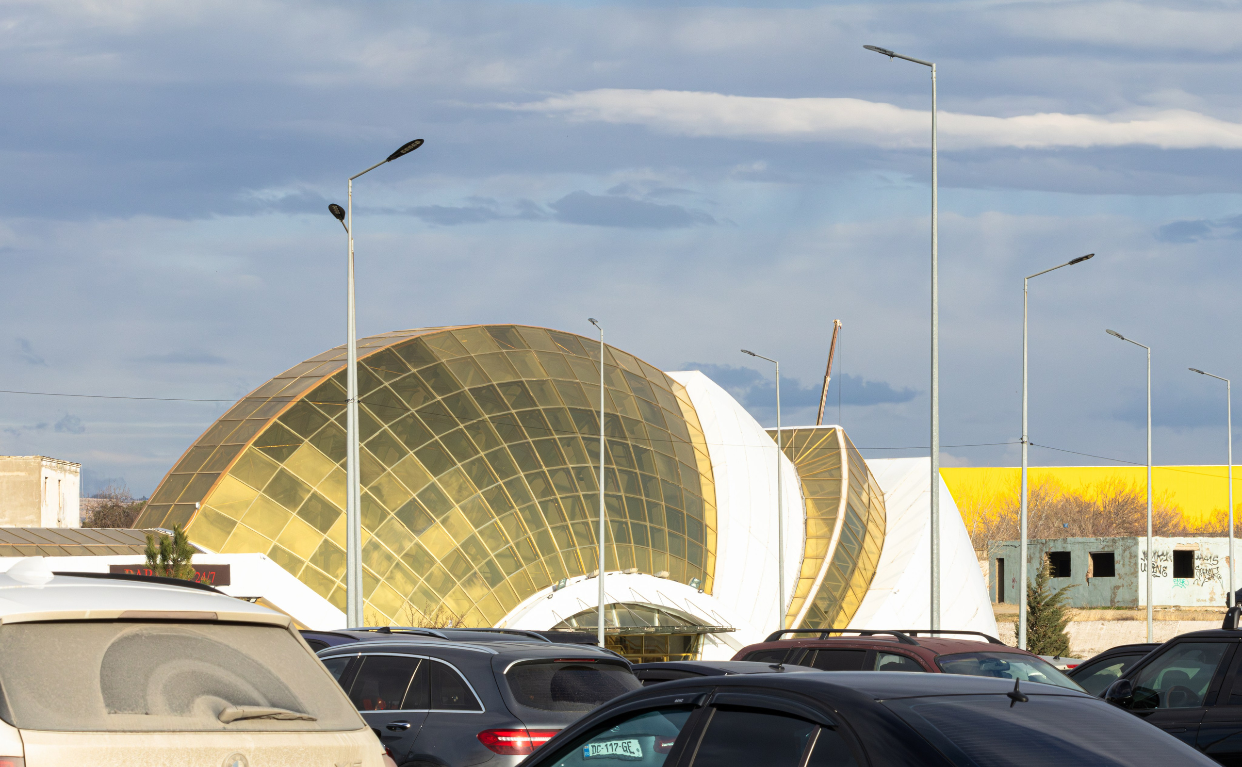 ფრთა ბუმბულისა და ფრთა რკინისა. FramefreeMan