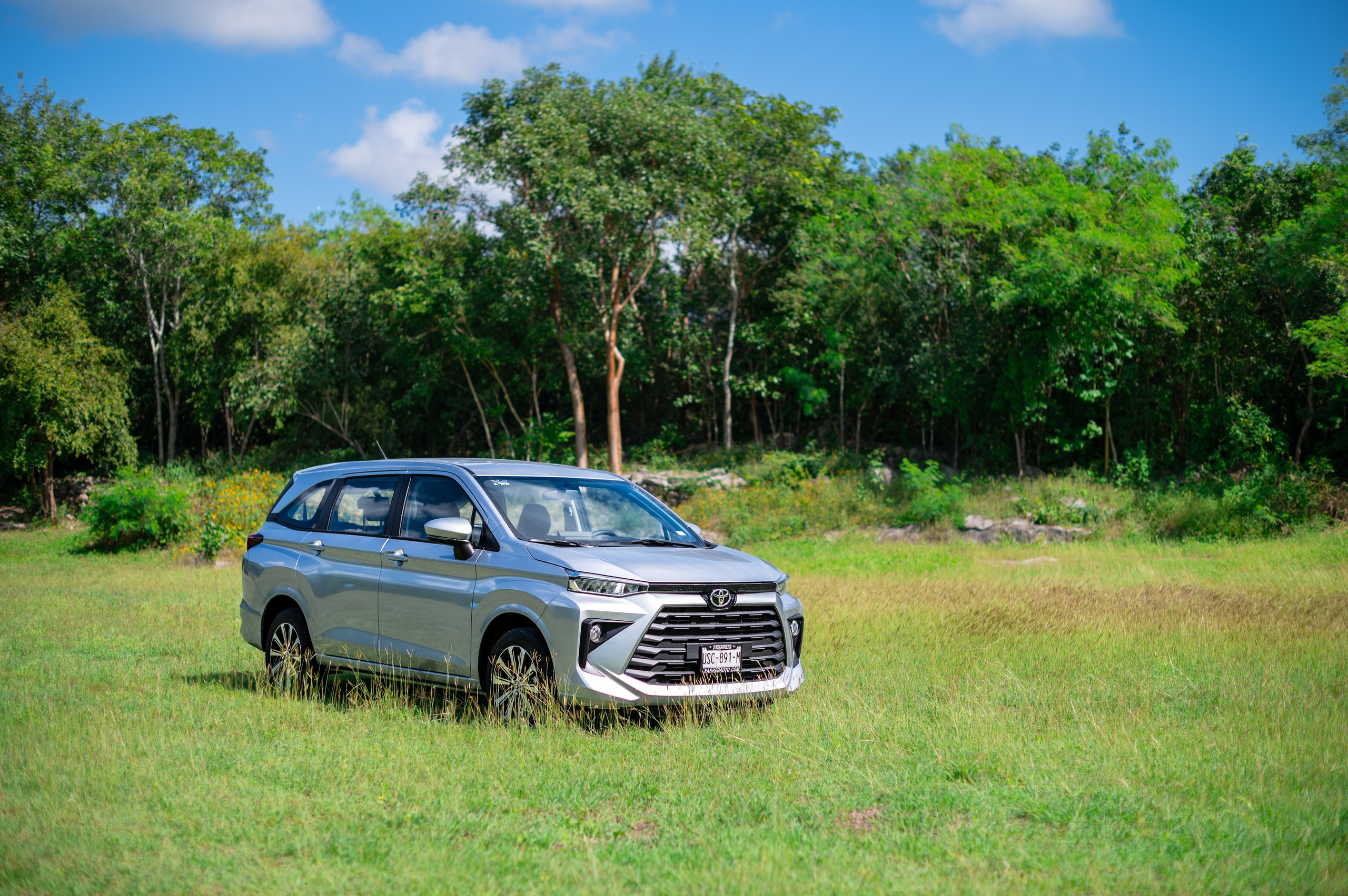 Automotive Photography of Toyota Avanza in Playa del Carmen. PHOTOGRAPHER QUINTANA ROO
