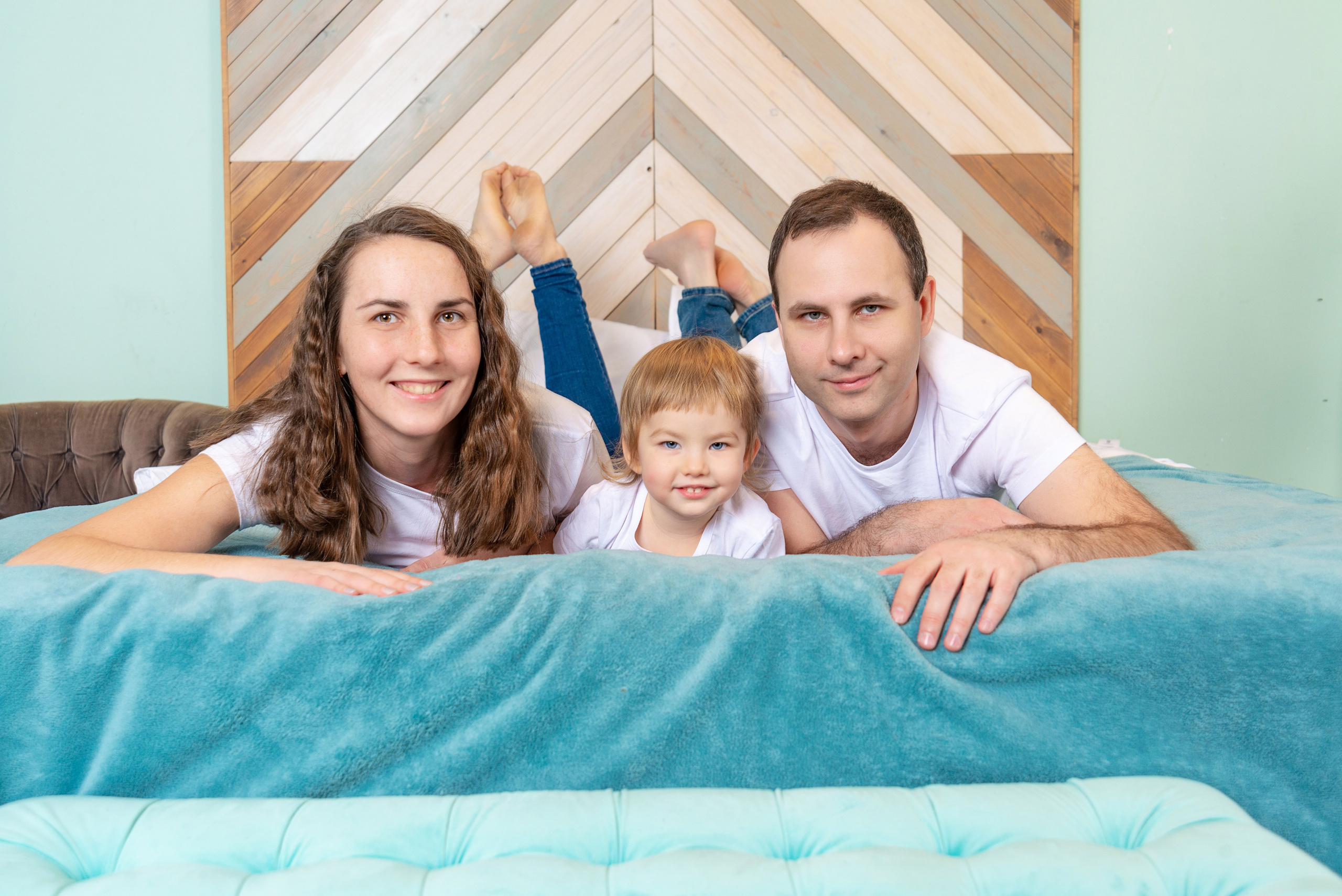 Семейная фотосессия в студии с кухонной зоной. FOTÓGRAFO MÉXICO QUINTANA ROO