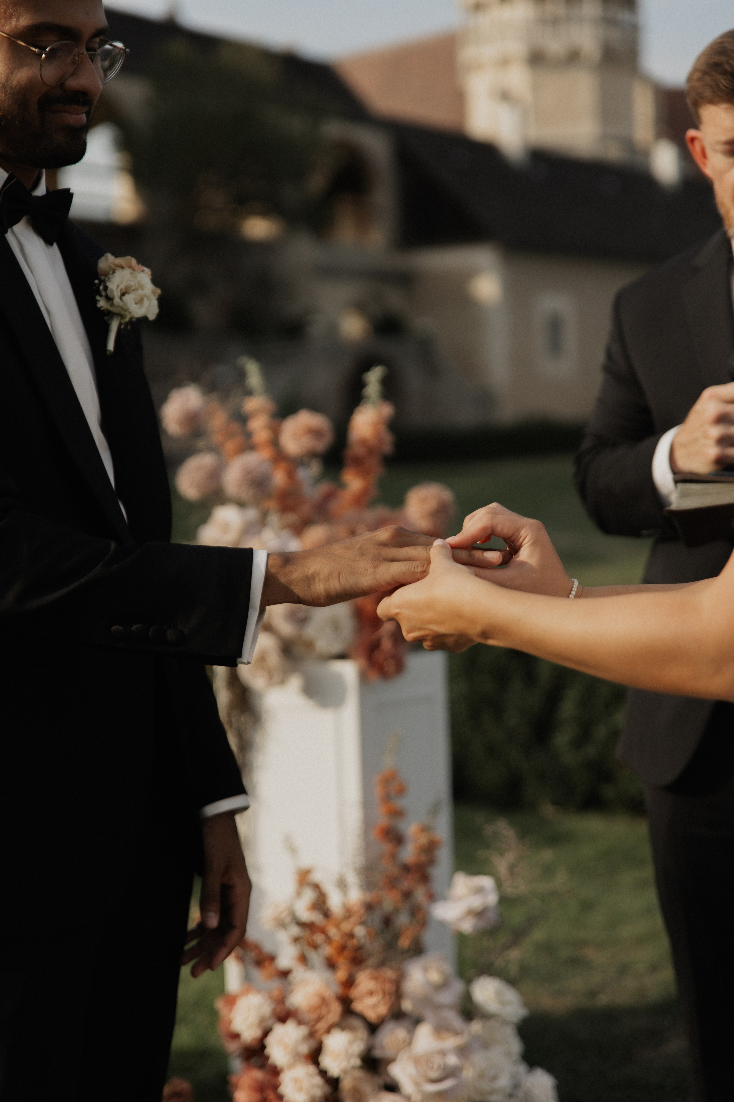 Elegant Castle Wedding in Austria | Alwin & Ruth’s Fairytale Celebration. Wedding photographer and videographer based in Timisoara, Romania