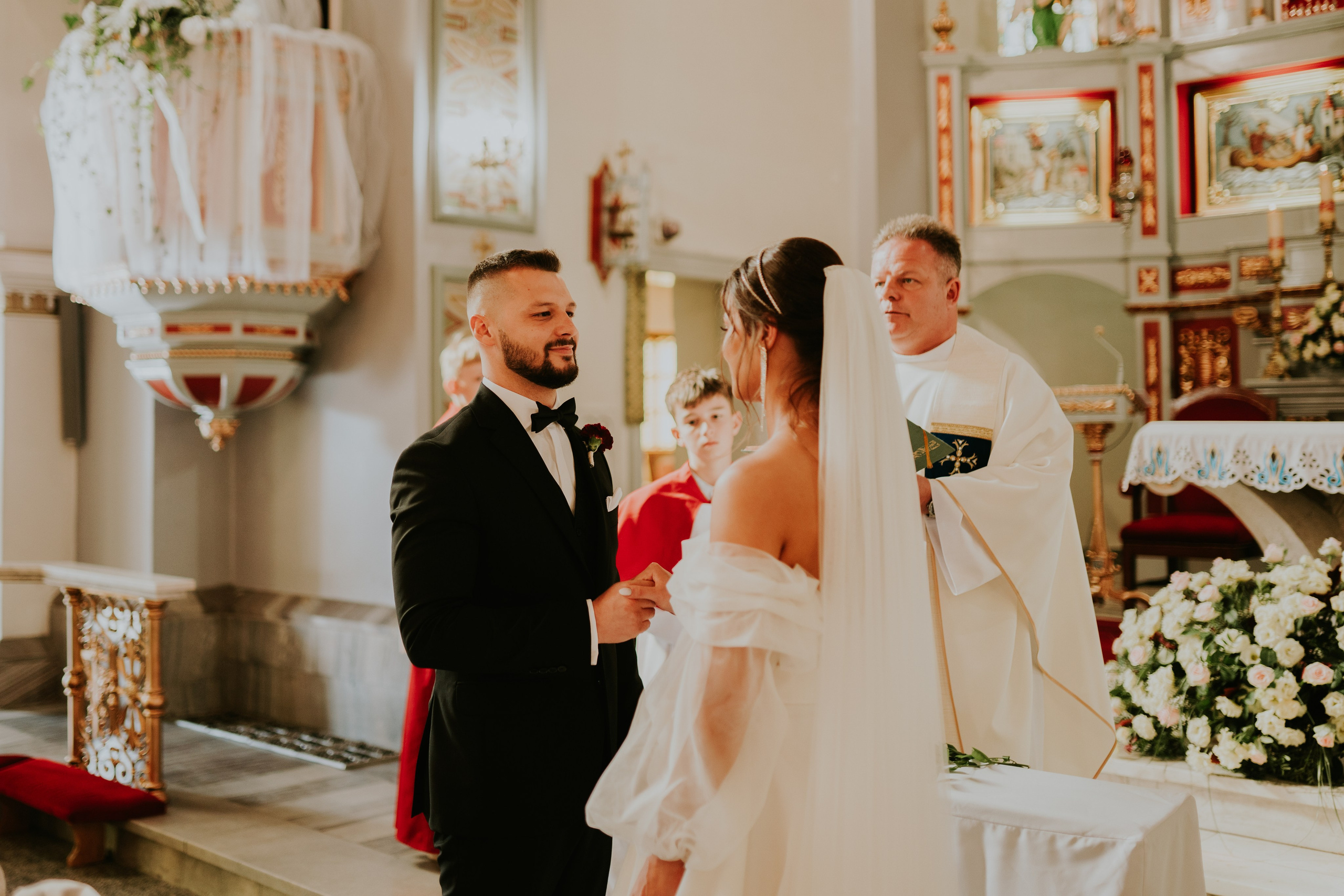 Sala Koralowa w Jaworzu: Opowieść o ślubie Nikoli i Kacpra. Karkowskafoto - fotografia miłości