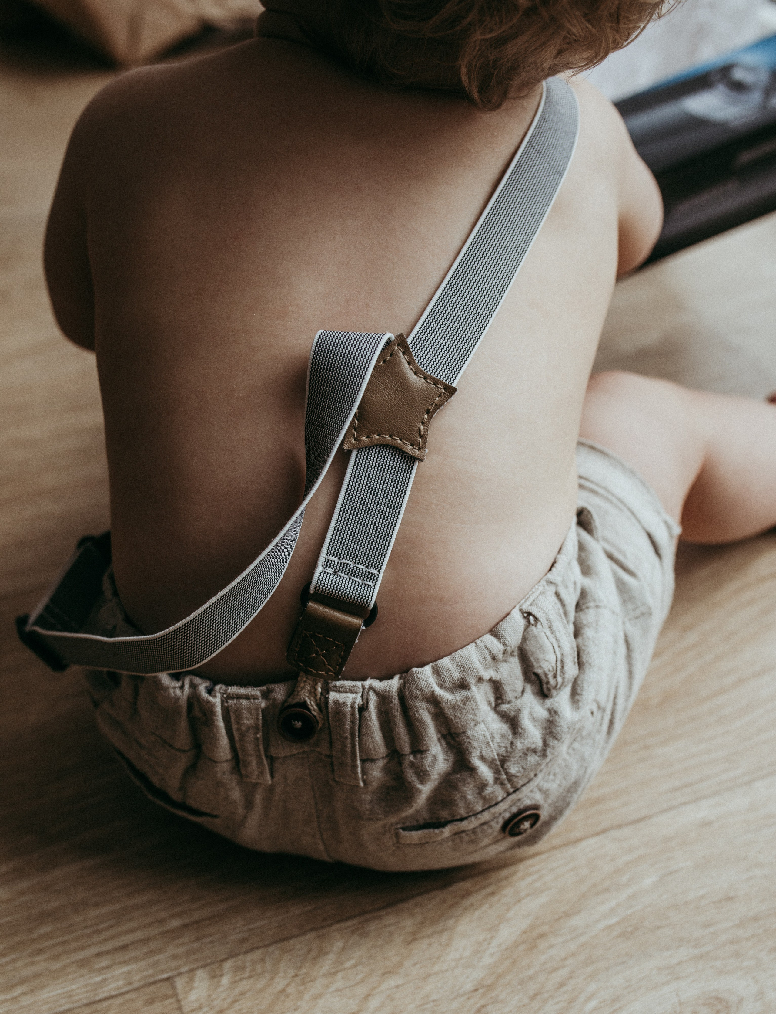 Natürliche Familienfotos zu Hause – entspannte Atmosphäre für Babys und Eltern in der Pfalz