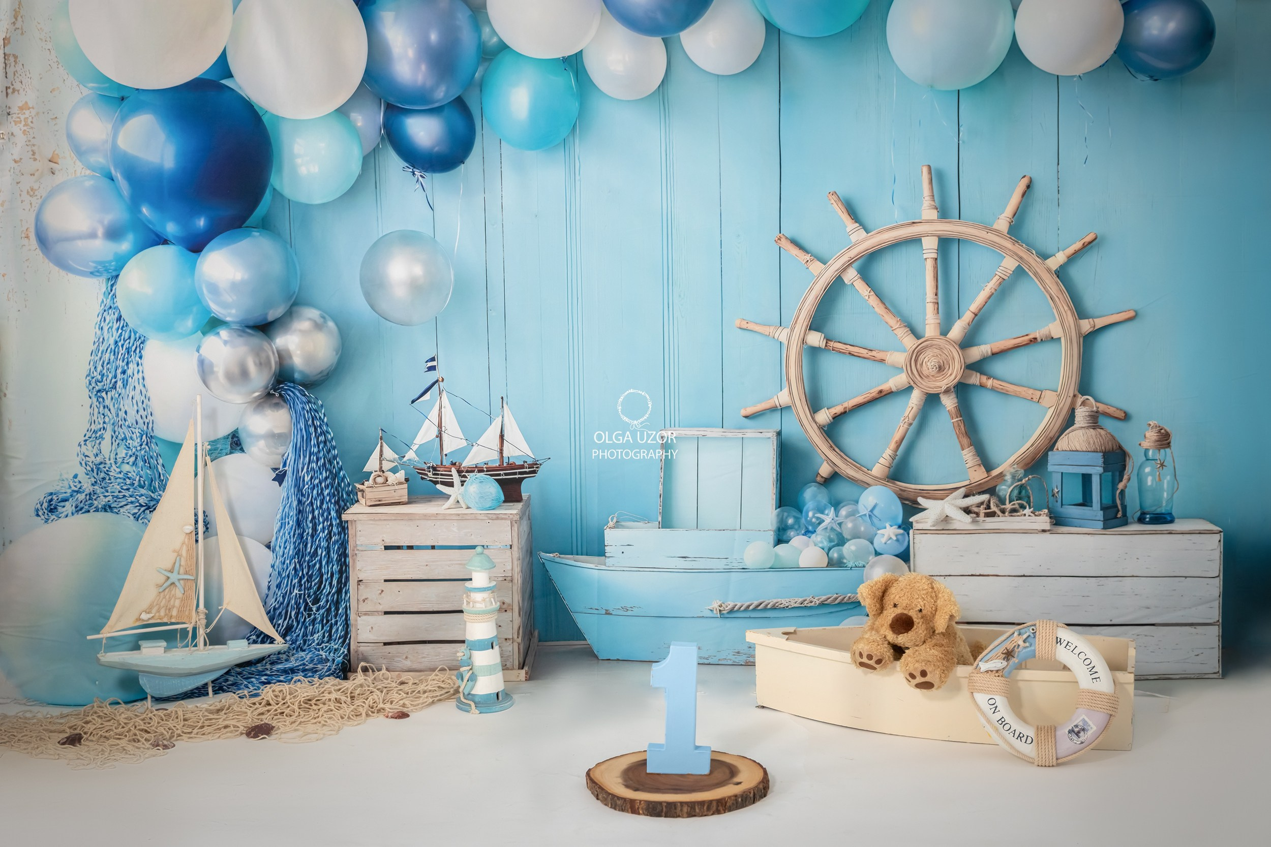 Cake smash photo session Hertfordshire, Stevenage. Stevenage, Hertfordshire family, maternity and newborn photographer