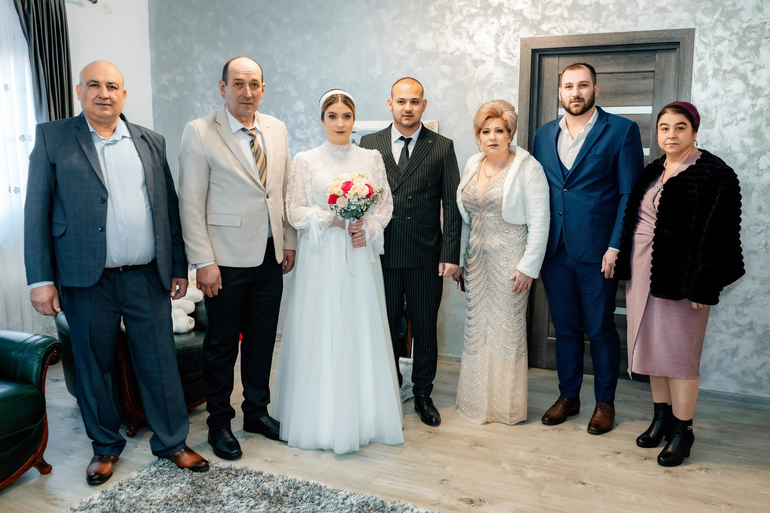 Fotograf nuntă Târgu Neamț – Samuel și Roxana, fotografie autentică realizată de AlinoFotoStudio 2. Fotograf nuntă Iași, Bacău, Suceava și Botoșani – Alin Chirilă surprinzând momente reale de nuntă 3. Fotografie de nuntă cu emoție și credință – AlinoFotoStudio, fotograf povestitor 4. Fotograf profesionist nuntă în Moldova – cadre naturale și pline de emoție 5. Alin Chirilă fotograf nuntă – poveste reală surprinsă prin fotografie 6. Fotograf nuntă cu stil documentar – momente autentice din ziua nunții Pregătiri mireasă acasă – fotografie naturală realizată de Alin Chirilă fotograf nuntă 8. Detalii din ziua nunții – fotograf nuntă Iași și Botoșani, AlinoFotoStudio 9. Emoții din dimineața nunții – fotograf profesionist Moldova 10. Cadre autentice din pregătiri – fotograf nuntă Suceava și Bacău Ceremonie religioasă nuntă – moment emoționant surprins de fotograf Alin Chirilă 12. Nuntă cu valori creștine – fotografie din biserică realizată cu discreție 13. Rugăciune și emoție în ziua nunții – fotograf nuntă Târgu Neamț 14. Legământ în fața lui Dumnezeu – fotografie de nuntă autentică 15. Fotograf nuntă biserică – momente sincere și pline de semnificație Petrecere de nuntă – cadre naturale realizate de AlinoFotoStudio 17. Bucurie și dans la nuntă – fotograf nuntă Iași și împrejurimi 18. Momente autentice de la restaurant – fotograf nuntă Bacău Suceava 19. Atmosferă de nuntă surprinsă discret – Alin Chirilă fotograf -AlinoFotoStudio – fotograf nuntă cu abordare naturală și emoțională 21. Alin Chirilă fotograf – povestitor prin fotografie de nuntă 22. Fotograf nuntă în Moldova – stil documentar și autentic 23. Fotografie de nuntă sinceră și elegantă – AlinoFotoStudio- Fotograf nuntă Iași Bacău Suceava Botoșani – Alin Chirilă AlinoFotoStudio 26. Fotograf nuntă Târgu Neamț și Moldova – fotografie profesională de eveniment 27. Fotograf nuntă cu valori creștine și stil documentar – AlinoFotoStudio - Alin Chirilă – AlinoFotoStudio Fotograf nuntă Iași • Bacău • Suceava • Botoșani - Samuel & Roxana, Târgu Neamț -Momente reale, trăite sincer și păstrate pentru totdeauna.