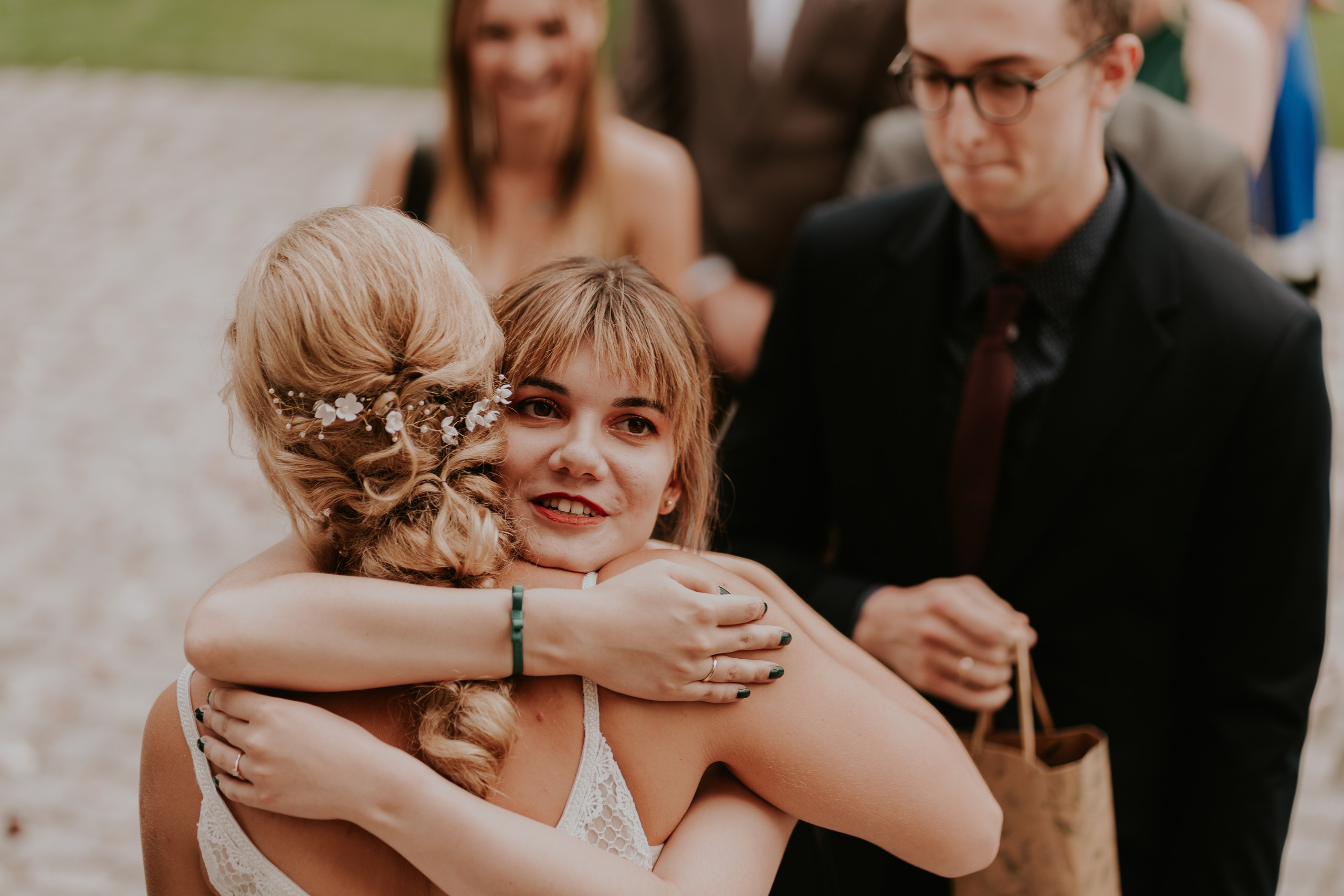 Dwór Wierzbno: plenerowy ślub pod wierzbą. Karkowskafoto - fotografia miłości