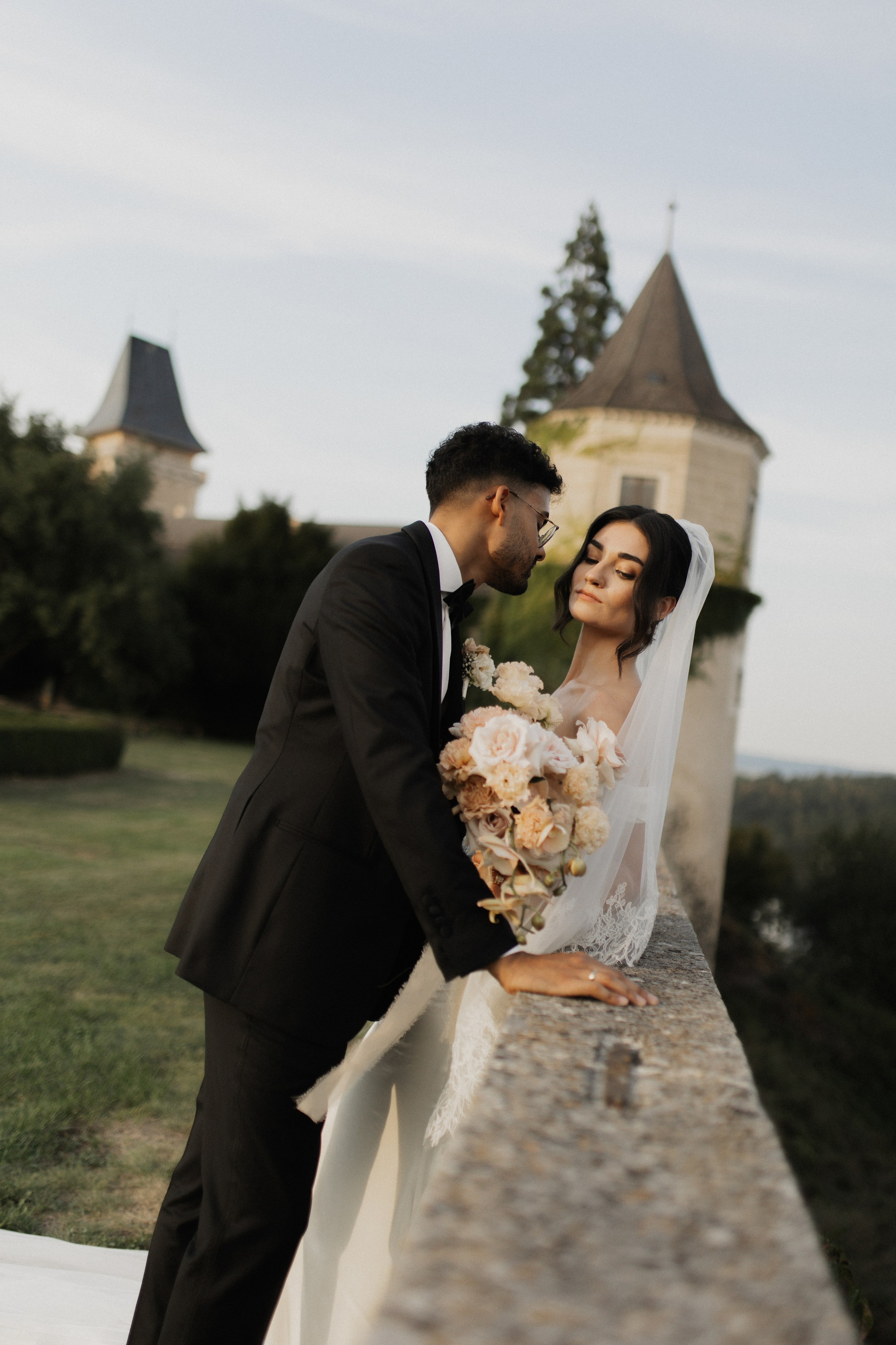 Elegant Castle Wedding in Austria | Alwin & Ruth’s Fairytale Celebration. Wedding photographer and videographer based in Timisoara, Romania