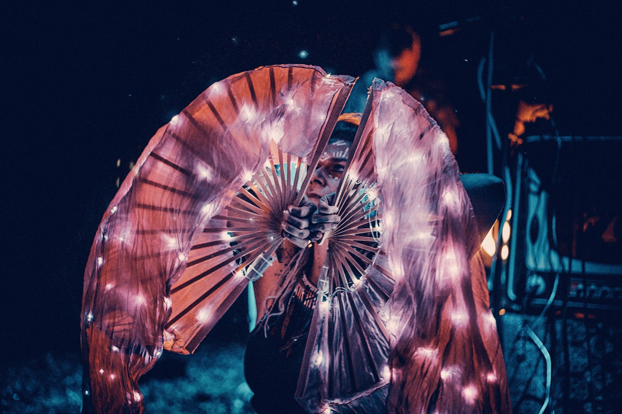 Portrety Ludzi, zrobione na Festiwalach Świadomościowych i Muzycznych: Dharma, ZIELONE KRĘGI, Wibracje, FRUŃ, Organic, Turkusowa Wyspa. Andriej Szypilow - Fotografia & Wideografia