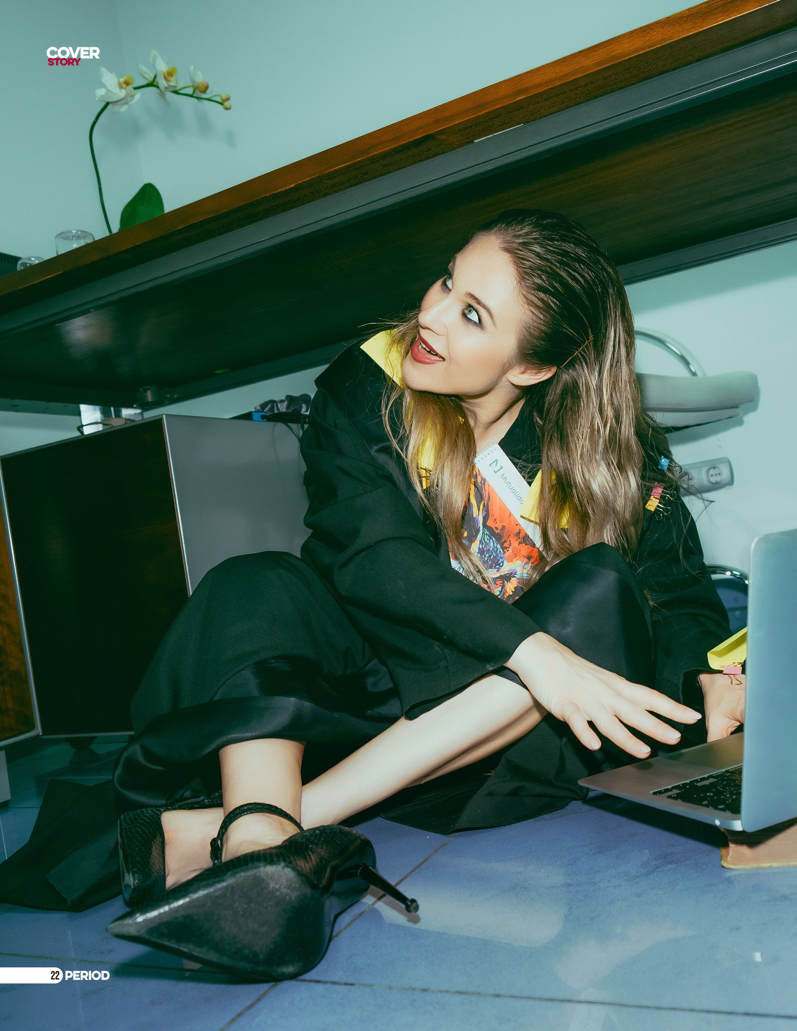 Креативная фотосессия адвоката в офисе в Аликанте, Торревьеха