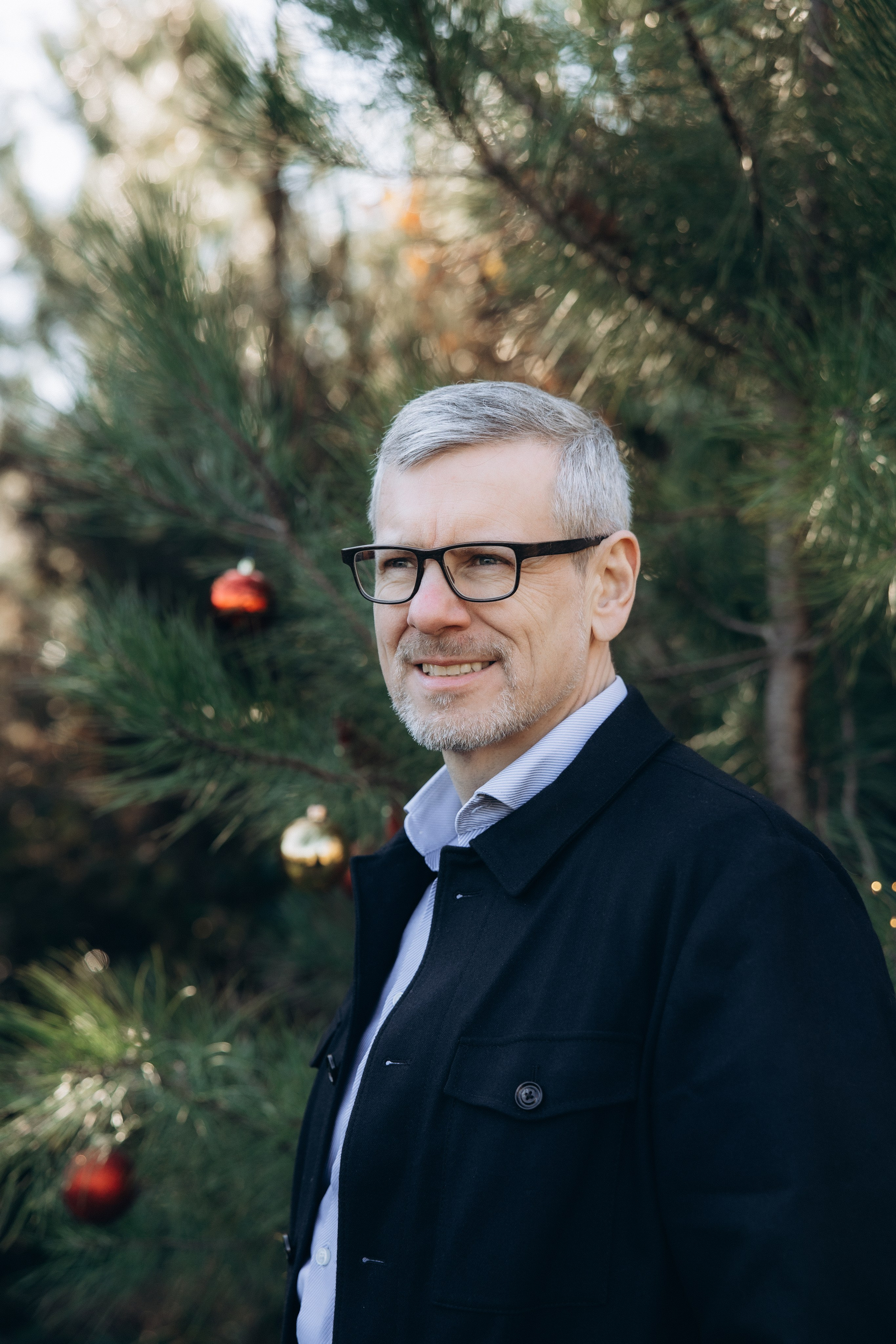 Christmas Love Story at Forêt de Bouconne. Eugénie Smirnova — your photographer in Toulouse and southwest France