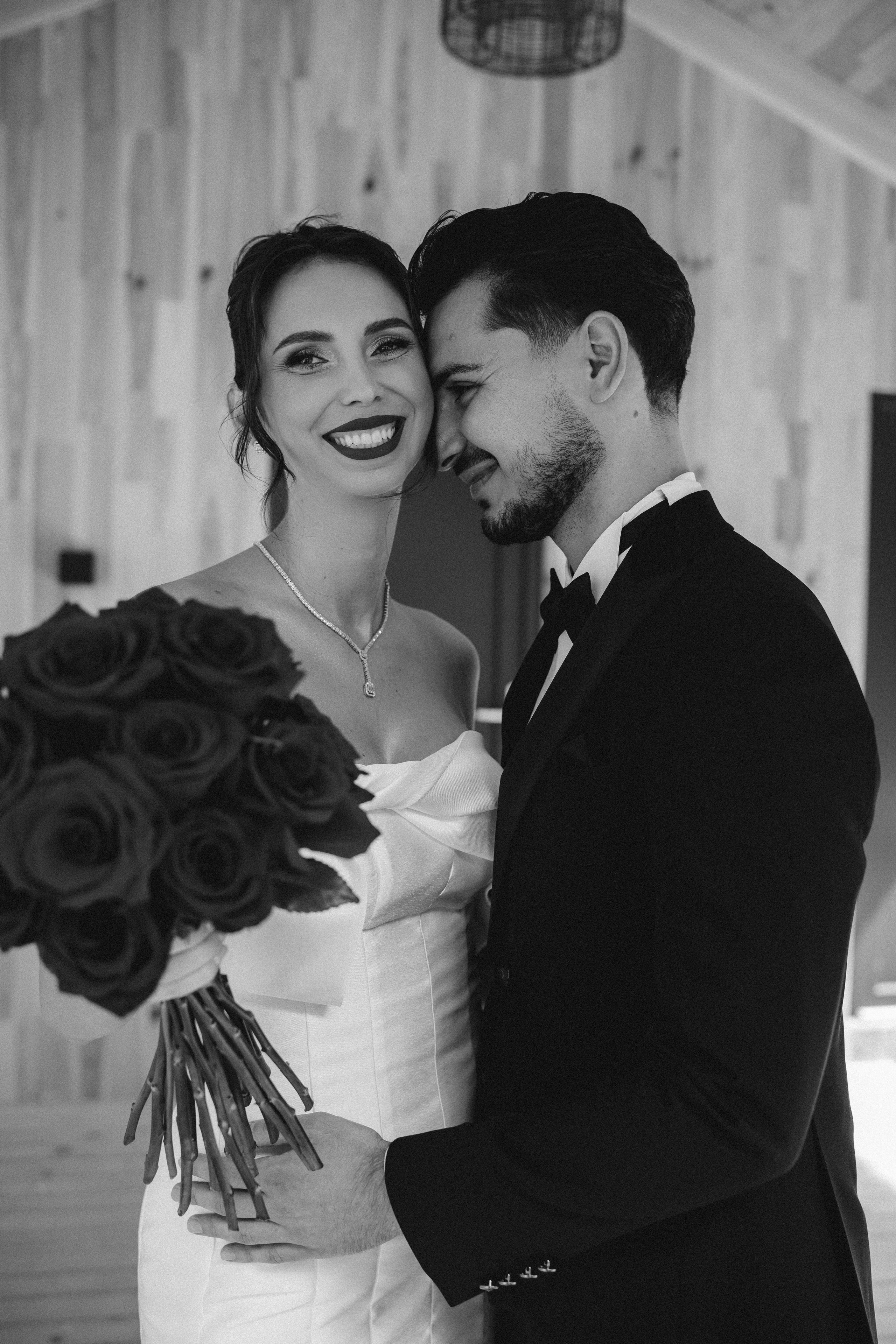 Portret de cuplu în alb-negru, ședință foto nuntă la Cabana Masiv.