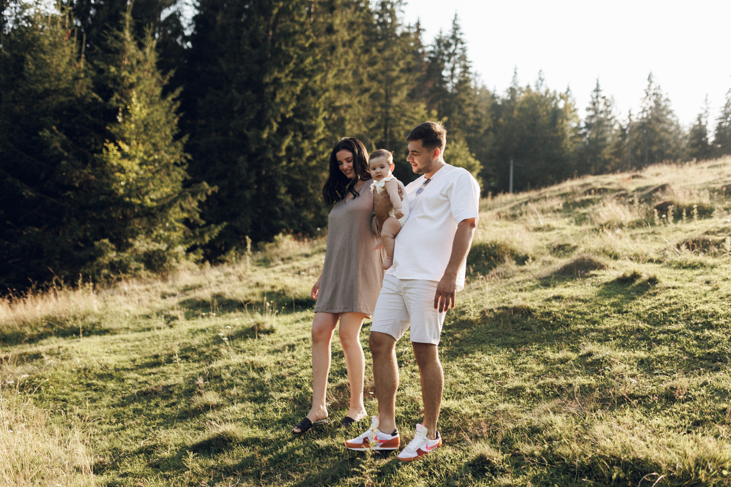 Sergiu, Vanessa and Vittoria — a family portrait in La Palma, Suceava. Wedding photographer and videographer based in Timisoara, Romania