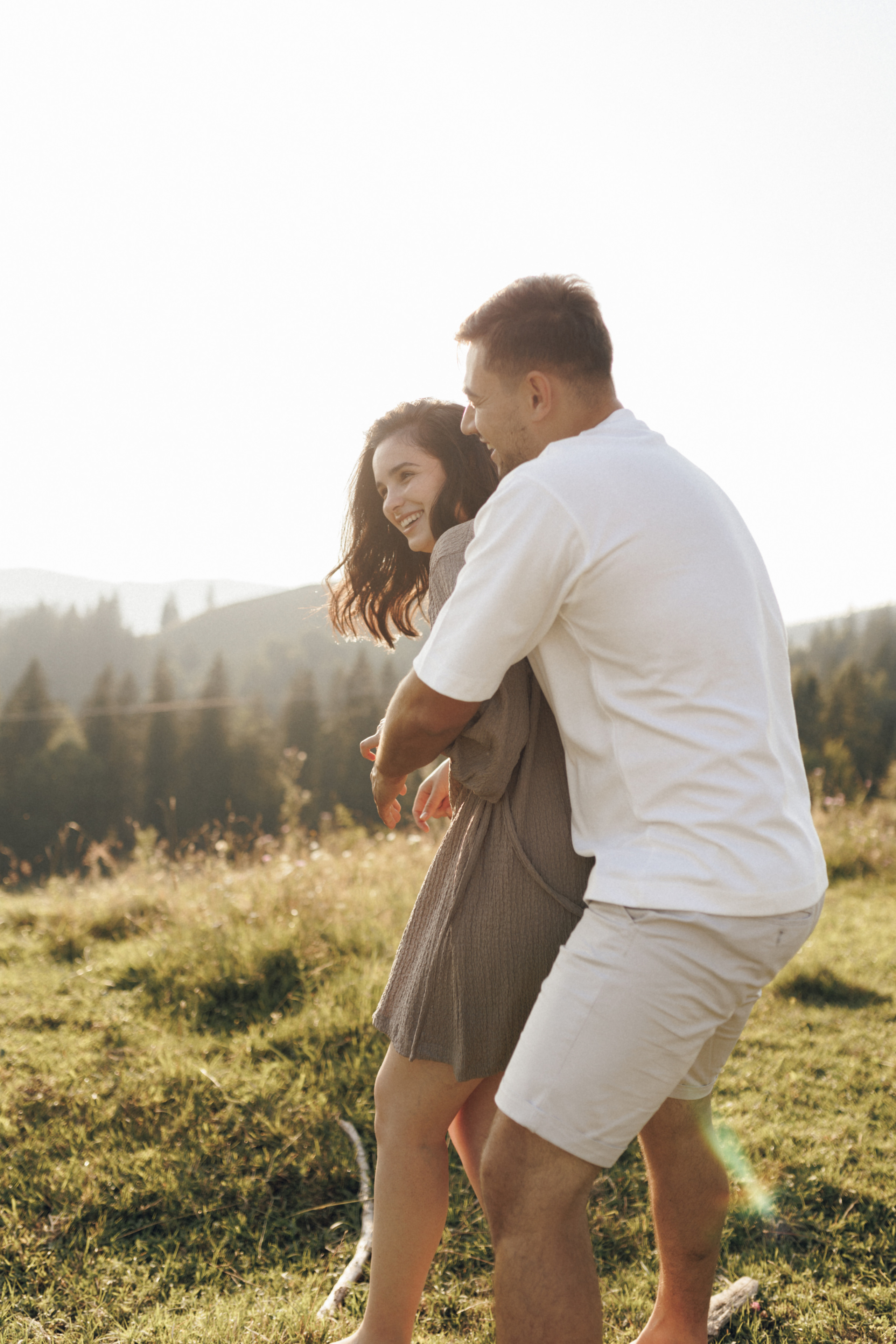Sergiu, Vanessa and Vittoria — a family portrait in La Palma, Suceava. Wedding photographer and videographer based in Timisoara, Romania