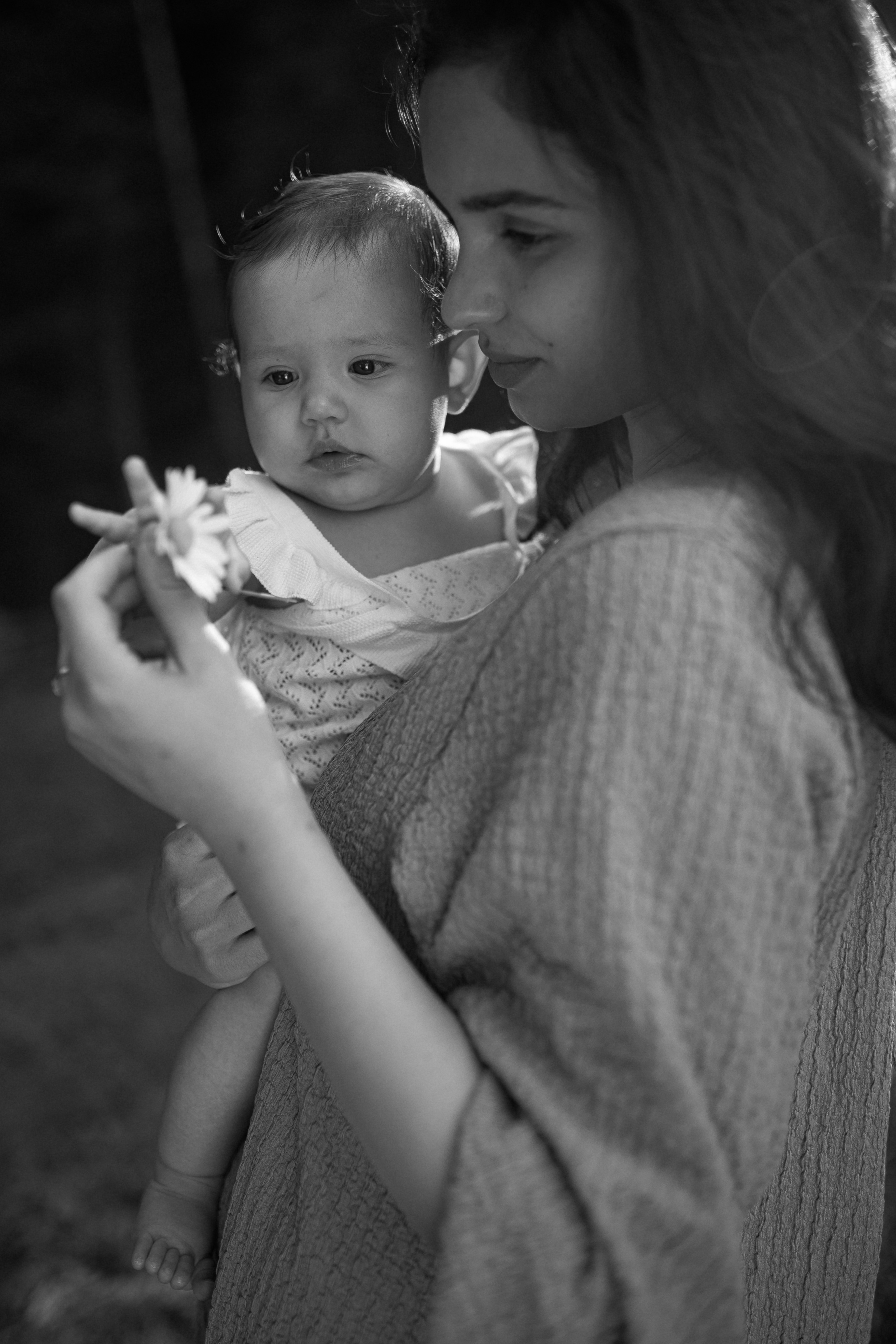Sergiu, Vanessa and Vittoria — a family portrait in La Palma, Suceava. Wedding photographer and videographer based in Timisoara, Romania