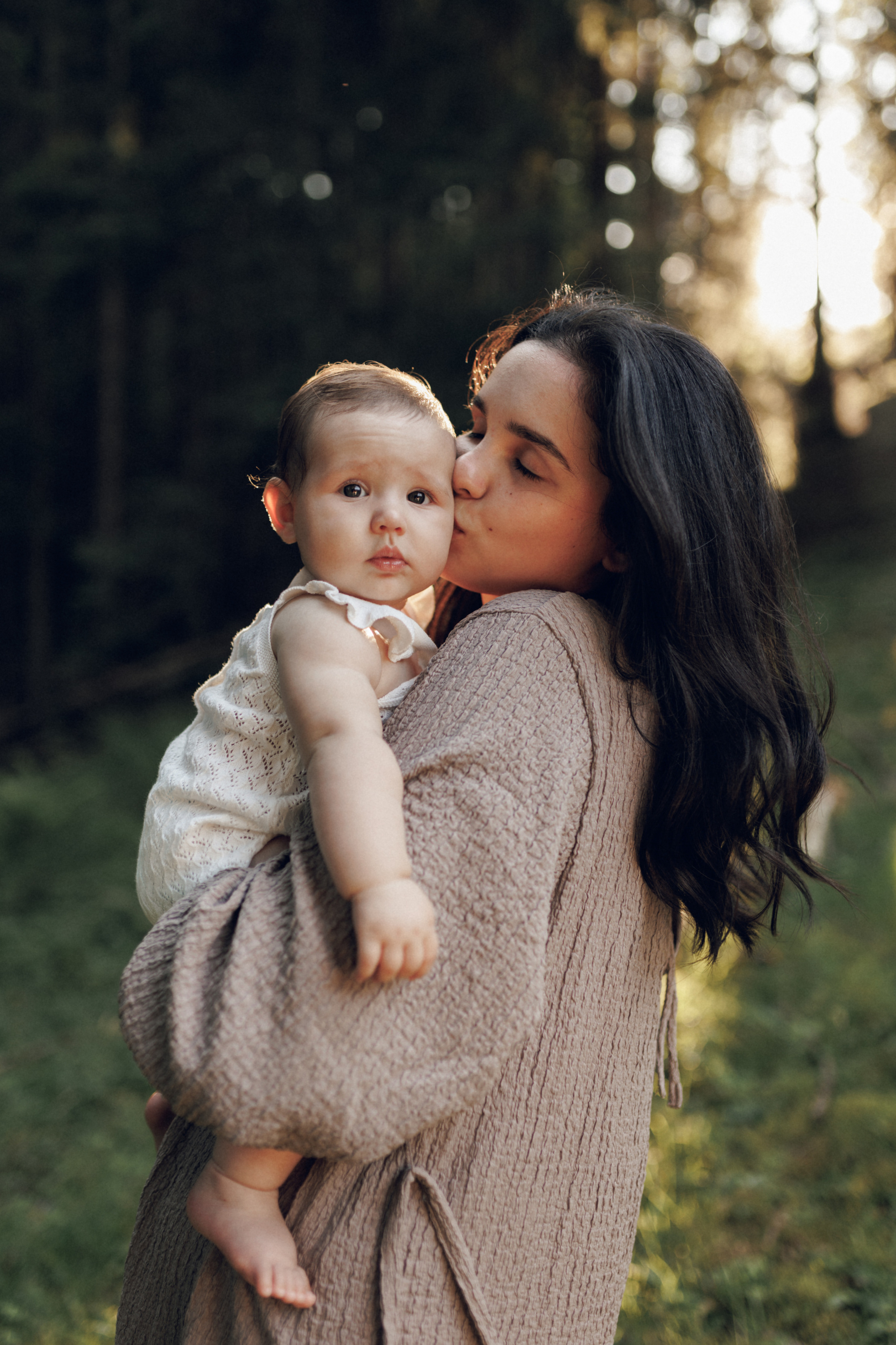 Sergiu, Vanessa and Vittoria — a family portrait in La Palma, Suceava. Wedding photographer and videographer based in Timisoara, Romania