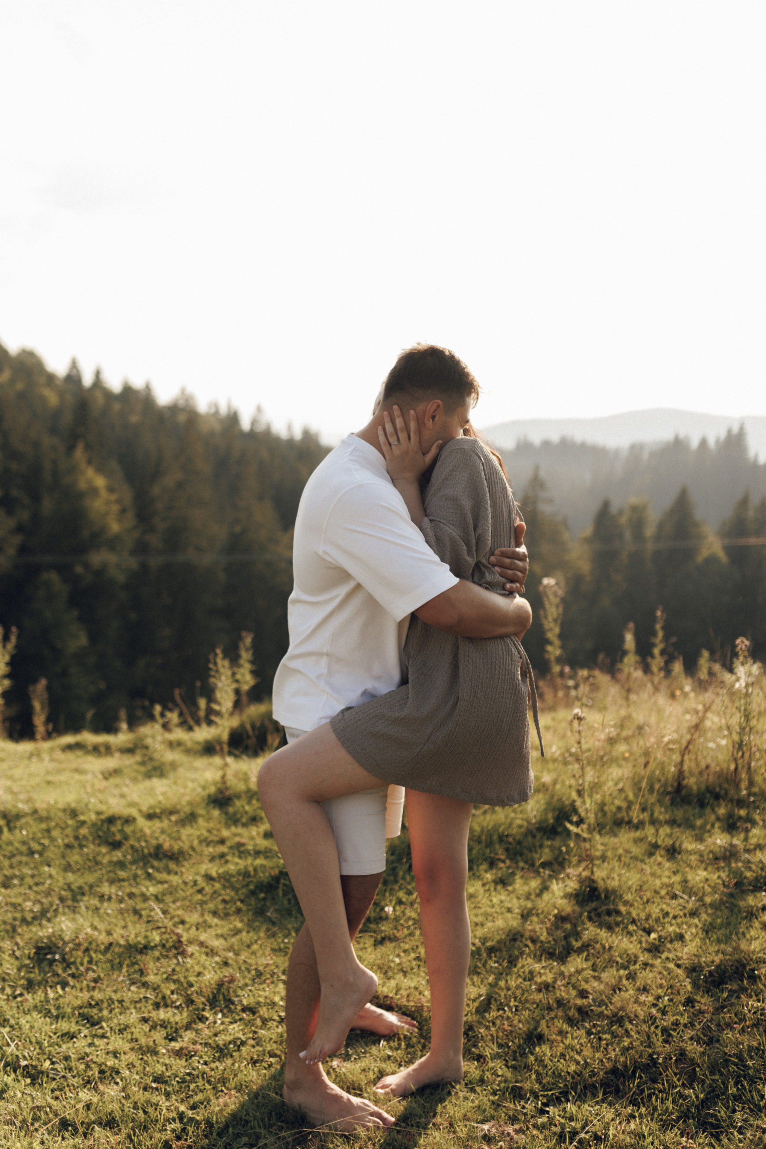 Sergiu, Vanessa and Vittoria — a family portrait in La Palma, Suceava. Wedding photographer and videographer based in Timisoara, Romania