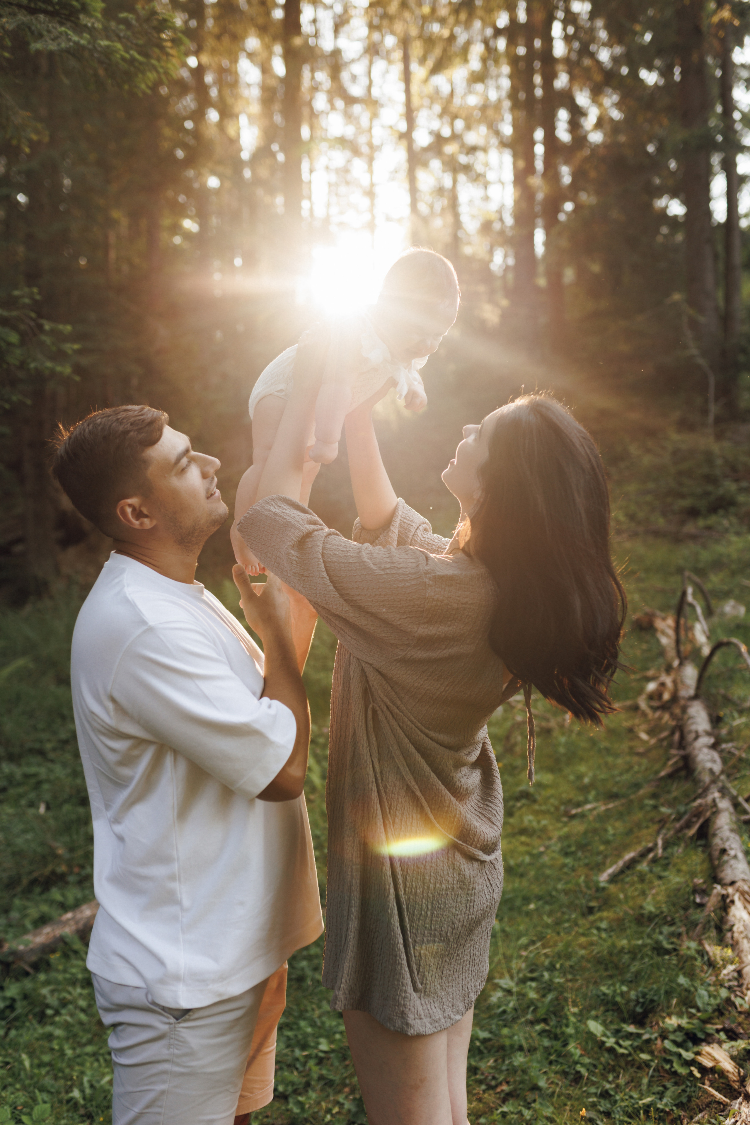 Sergiu, Vanessa and Vittoria — a family portrait in La Palma, Suceava. Wedding photographer and videographer based in Timisoara, Romania