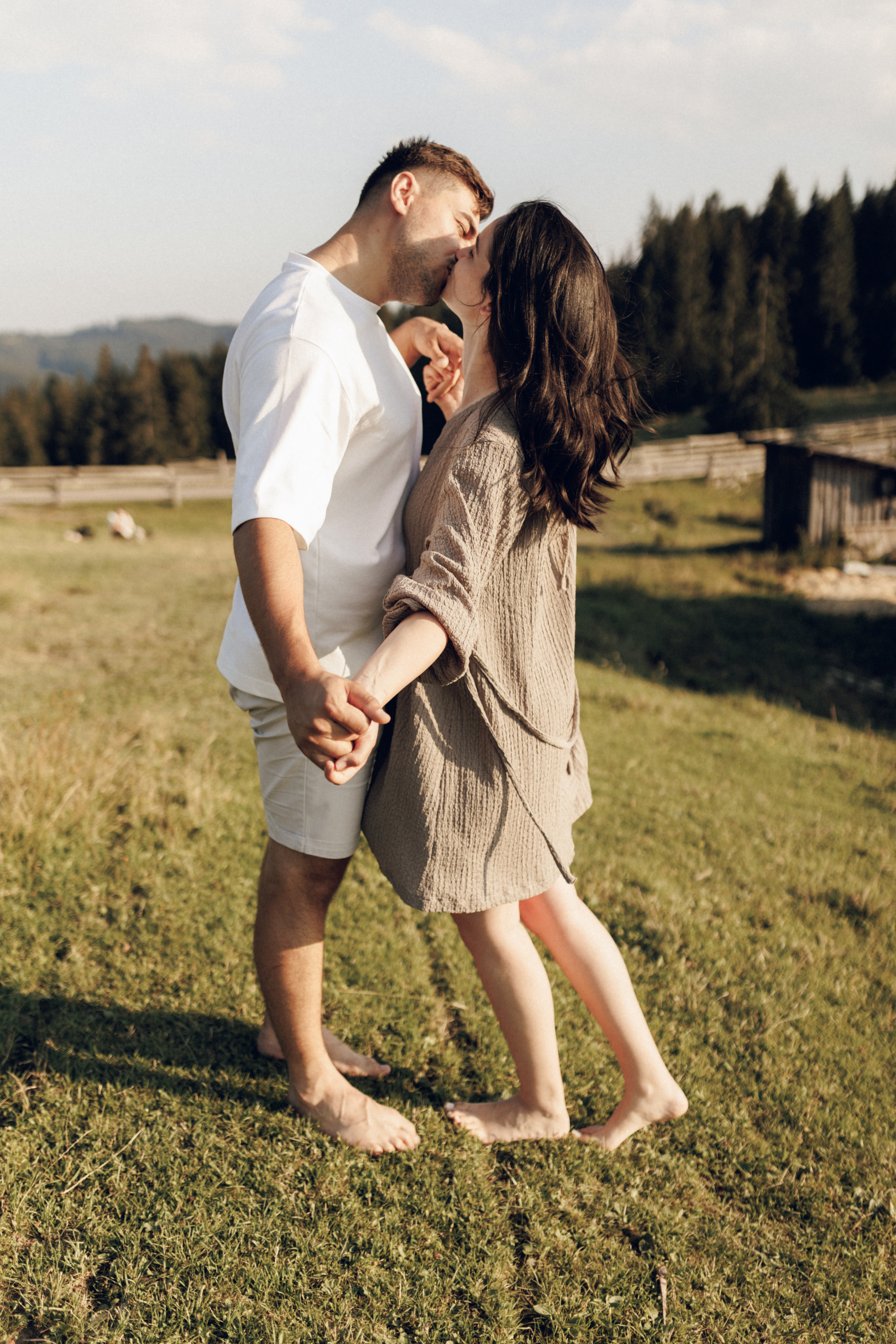 Sergiu, Vanessa and Vittoria — a family portrait in La Palma, Suceava. Wedding photographer and videographer based in Timisoara, Romania