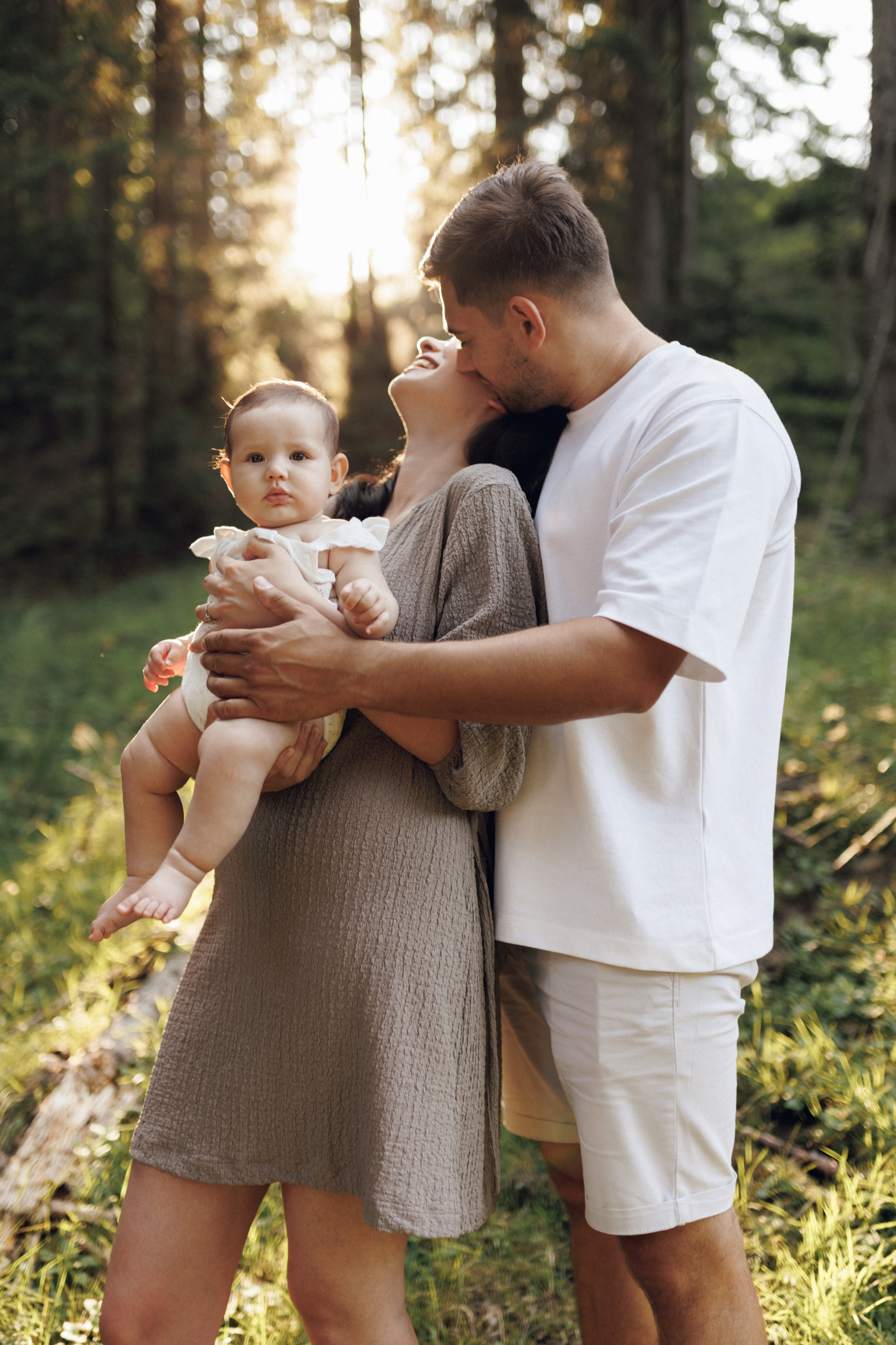 Sergiu, Vanessa and Vittoria — a family portrait in La Palma, Suceava. Wedding photographer and videographer based in Timisoara, Romania