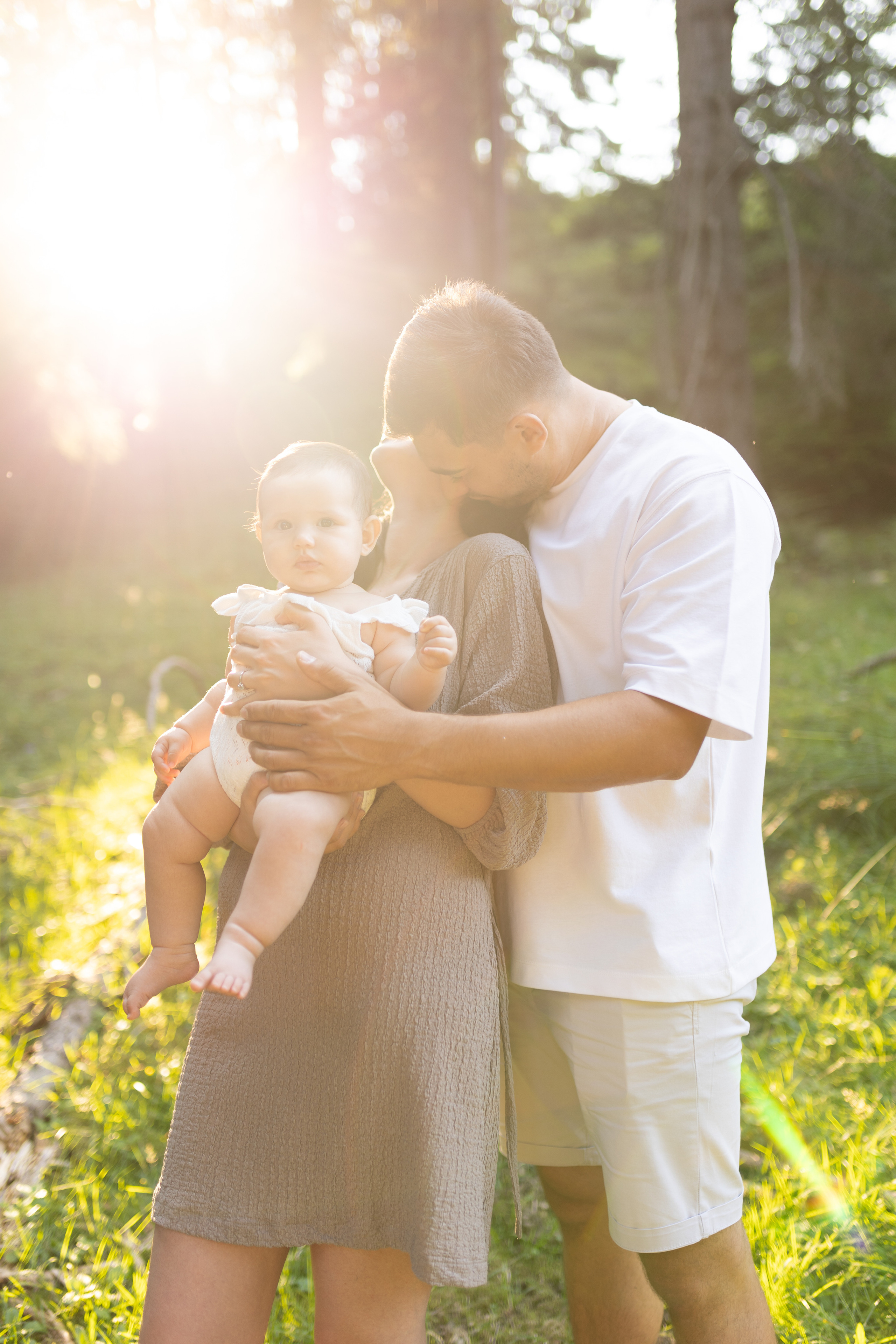 Sergiu, Vanessa and Vittoria — a family portrait in La Palma, Suceava. Wedding photographer and videographer based in Timisoara, Romania
