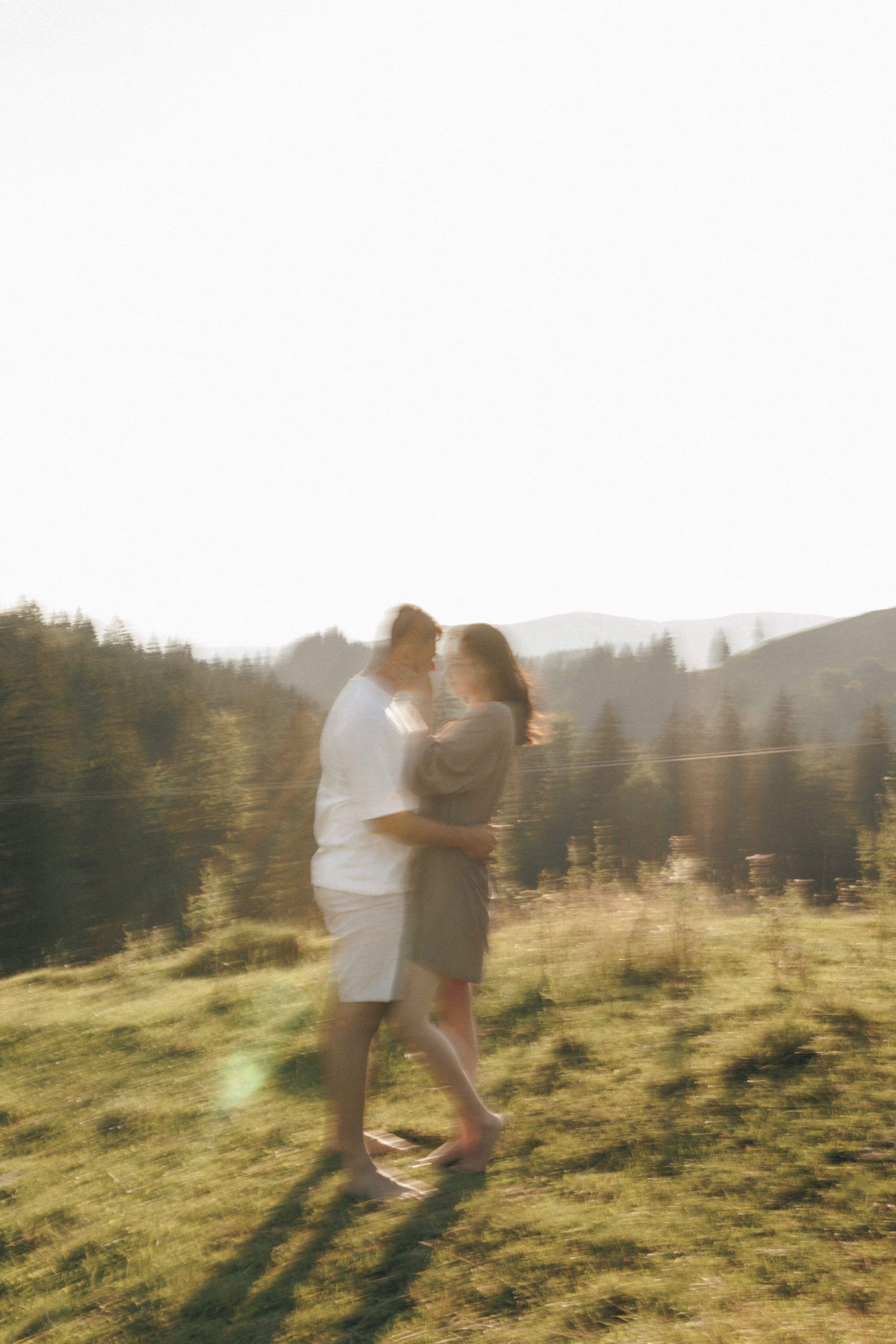 Sergiu, Vanessa and Vittoria — a family portrait in La Palma, Suceava. Wedding photographer and videographer based in Timisoara, Romania