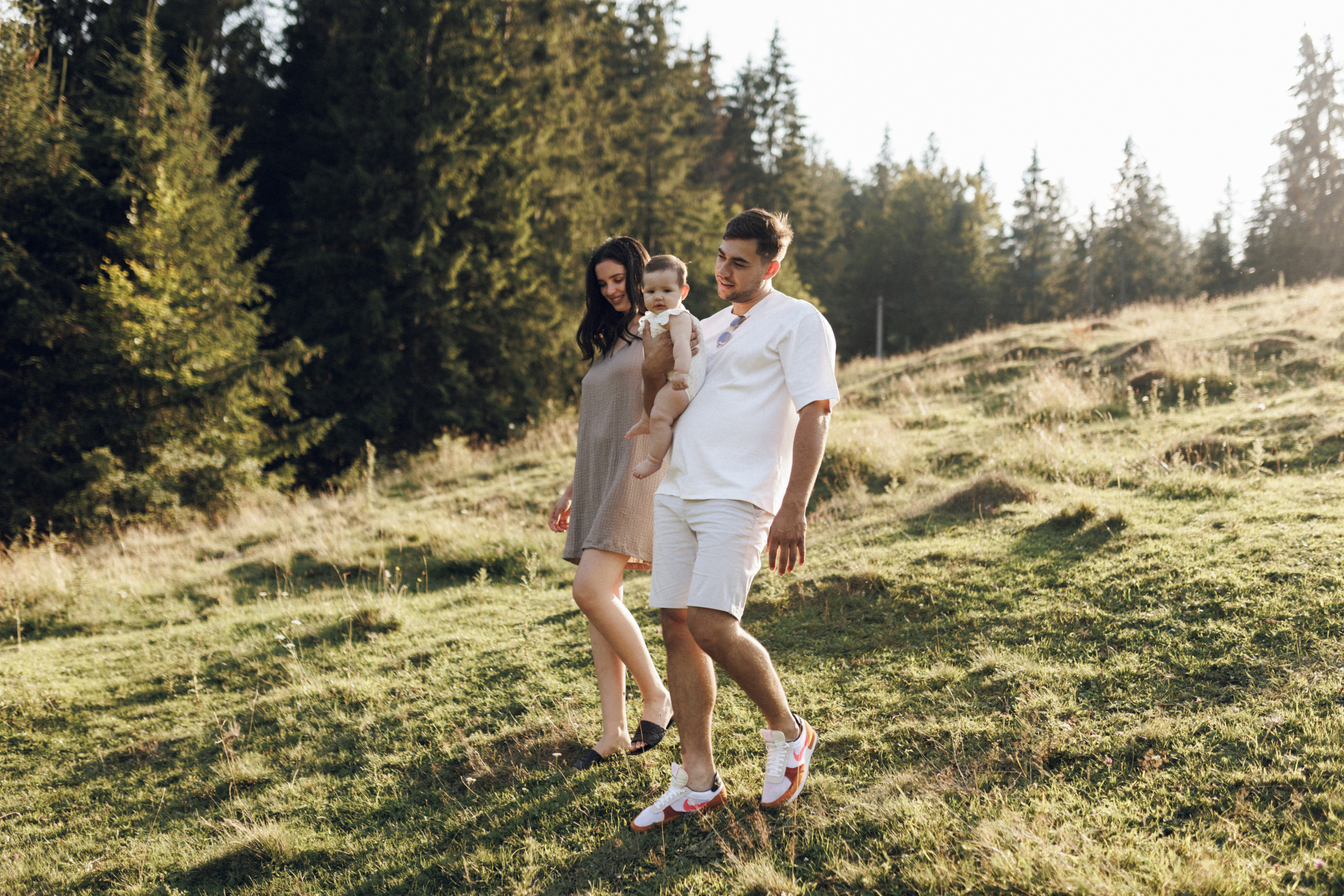 Sergiu, Vanessa and Vittoria — a family portrait in La Palma, Suceava. Wedding photographer and videographer based in Timisoara, Romania