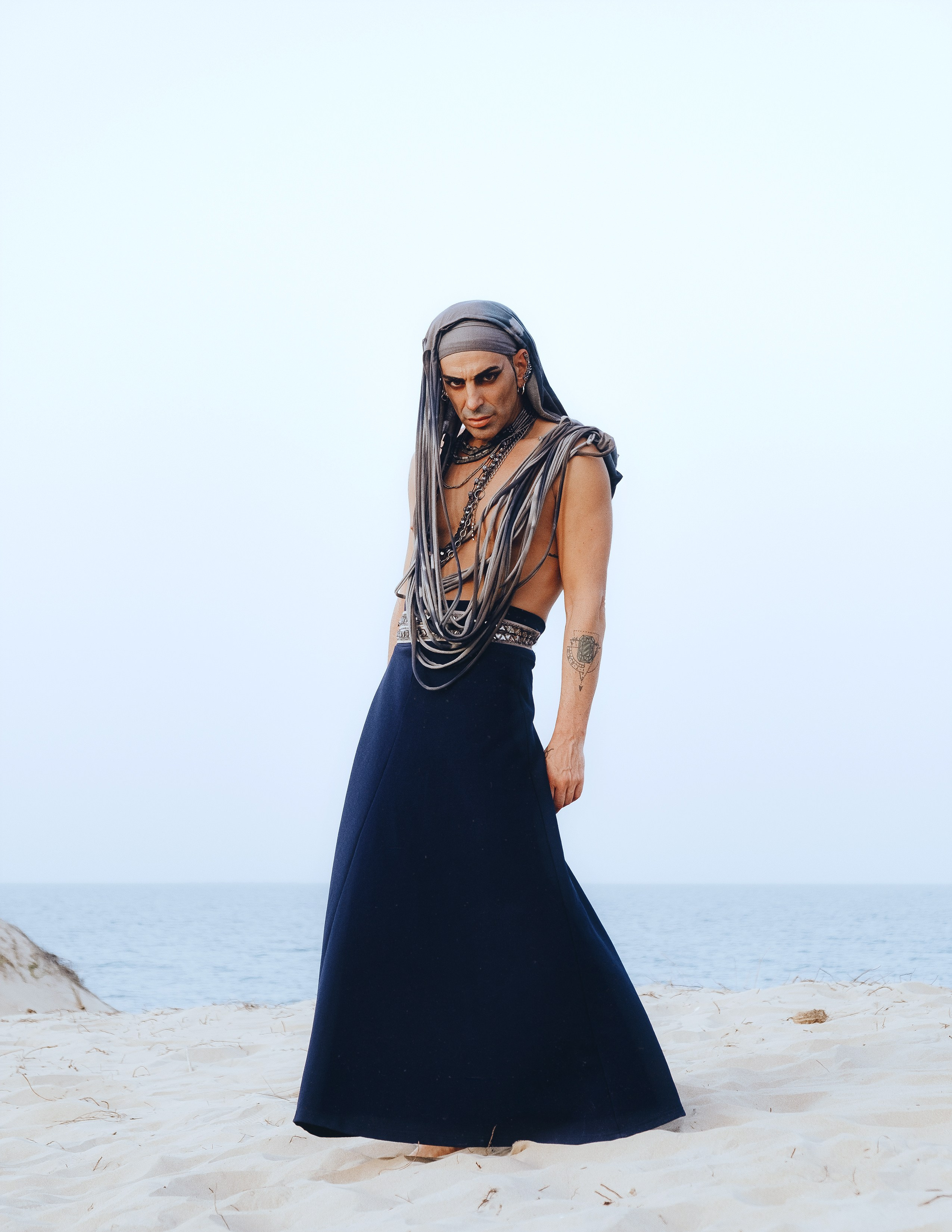 Портфолио-фотосессия в дюнах Аликанте — креативные образы и уникальные наряды от дизайнера — Фотограф Андрей Луковников