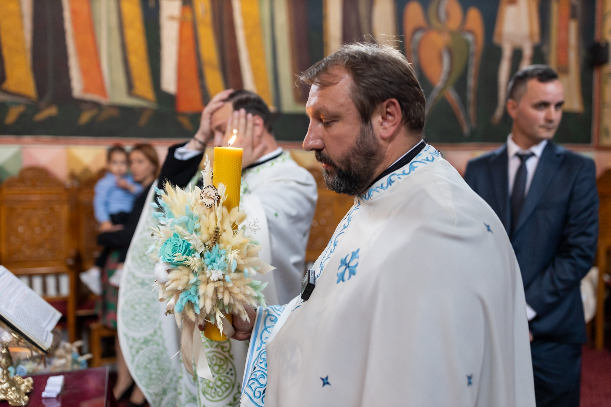 fotograf botez , fotografie botez Botoșani, fotograf Alin Chirilă, amintiri botez, fotografii botez, botez Miruna Parascheva, fotograf copii, fotografie botez în Botoșani-alt="botez , fotografie botez Alin Chirilă, amintiri botez, fotografii emoționante botez Botoșani"-- fotografii-botez-bebelus- amintiri-botez-micuț- moment-sfânt-crestinare- fotografie-emotionanta-botez- detalii-botez-bebelusi- parinti-fericiti-la-botez- fotograf-botez-profesionist- botez-in-biserica-ortodoxa- micuț-botezat-cu-emoție- zâmbete-și-lacrimi-la-botez- bebeluș-la-cristelniță- decor-botez-colorat- botez-cu-dragoste-și-credință- emotie-pura-la-botez- fotograf-botez-botosani- botez-iasi-suceava-fotograf- amintiri-nepretuite-botez-- Preotul ținându-l pe micuțul Mathias Gabriel la botez, în biserica Înălțarea Domnului, Copălău - Detalii de la botezul lui Mathias – lumânare, trusou și icoană - Familia lui Mathias Gabriel alături de micuț, în ziua botezului - Portret emoționant cu mama și bebelușul în brațe, în biserică,fotograf profesionist evenimente Botoșani, Iași, Suceava, Fălticeni, Bacău, Pașcani, Roman - AlinoFotoStudio by Alin Chirilă - servicii foto nuntă, botez, cununie, ședințe foto creative, albume personalizate, fotografii emoționante și calitative pentru cele mai importante momente din viață,fotograf nuntă Botoșani Alin Chirilă, ședință foto botez Iași - AlinoFotoStudio, servicii fotograf profesionist evenimente Suceava, fotograf cununie civilă Fălticeni - Alin Chirilă, album foto nuntă personalizat Bacău.“Bebeluș botezat în biserică, ținut în brațe de nași” • “Detaliu cu lumânarea de botez decorată cu flori albe” • “Părinți emoționați alături de copilul lor la ceremonia de botez” • “Masa festivă de botez cu decor tematic și tort personalizat” • “Momentul în care preotul toarnă apă sfințită pe fruntea bebelușului” “Bebeluș în rochie albă de botez, zâmbind în brațele mamei” • “Detaliu cu cruciulița de botez așezată pe o pernă de satin” • “Părinți și nași aprinzând lumânările în timpul ceremoniei de botez” • “Tort de botez decorat cu figurine tematice și numele copilului” • “Copil botezat dormind liniștit în pătuțul decorat festiv” • “Momentul în care preotul binecuvântează copilul în fața altarului” • “Invitați adunându-se în jurul mesei festive la petrecerea de botez” • “Bebeluș ținând în mână o jucărie personalizată primită la botez” • “Familie fericită pozând împreună după ceremonia de botez” • “Decor tematic cu baloane și flori la locația petrecerii de botez” fotograf Botoșani fotograf evenimente fotograf botez Alin Chirila fotograf alinofotostudio.fotograf botez Amelis Maria, fotografie botez Botoșani, fotograf Alin Chirilă, amintiri botez, fotografii botez, botez Amelis Maria, fotograf copii, fotografie botez în Botoșani,