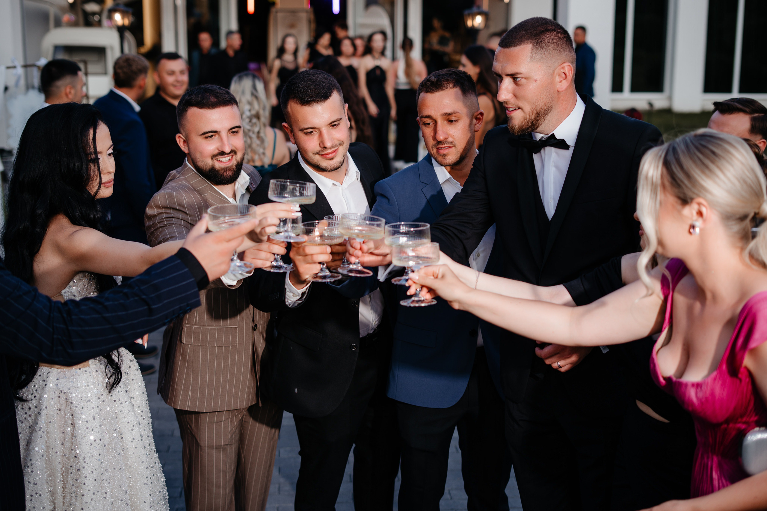 Catalina & Remus. Raw Studio. Fotograful tau de nunta!