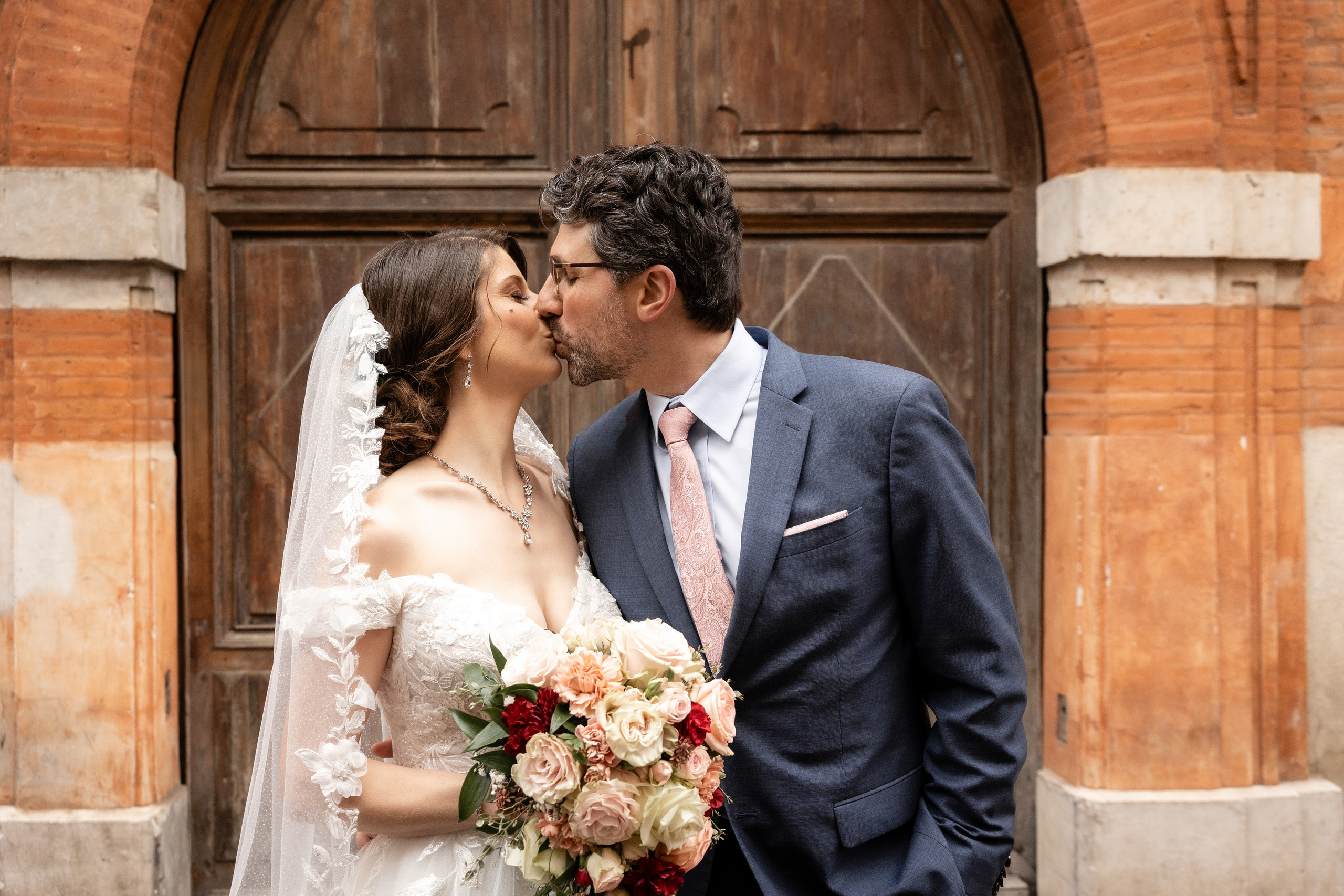 Wedding at the Capitole in Toulouse, France. Eugénie Smirnova — your photographer in Toulouse and southwest France