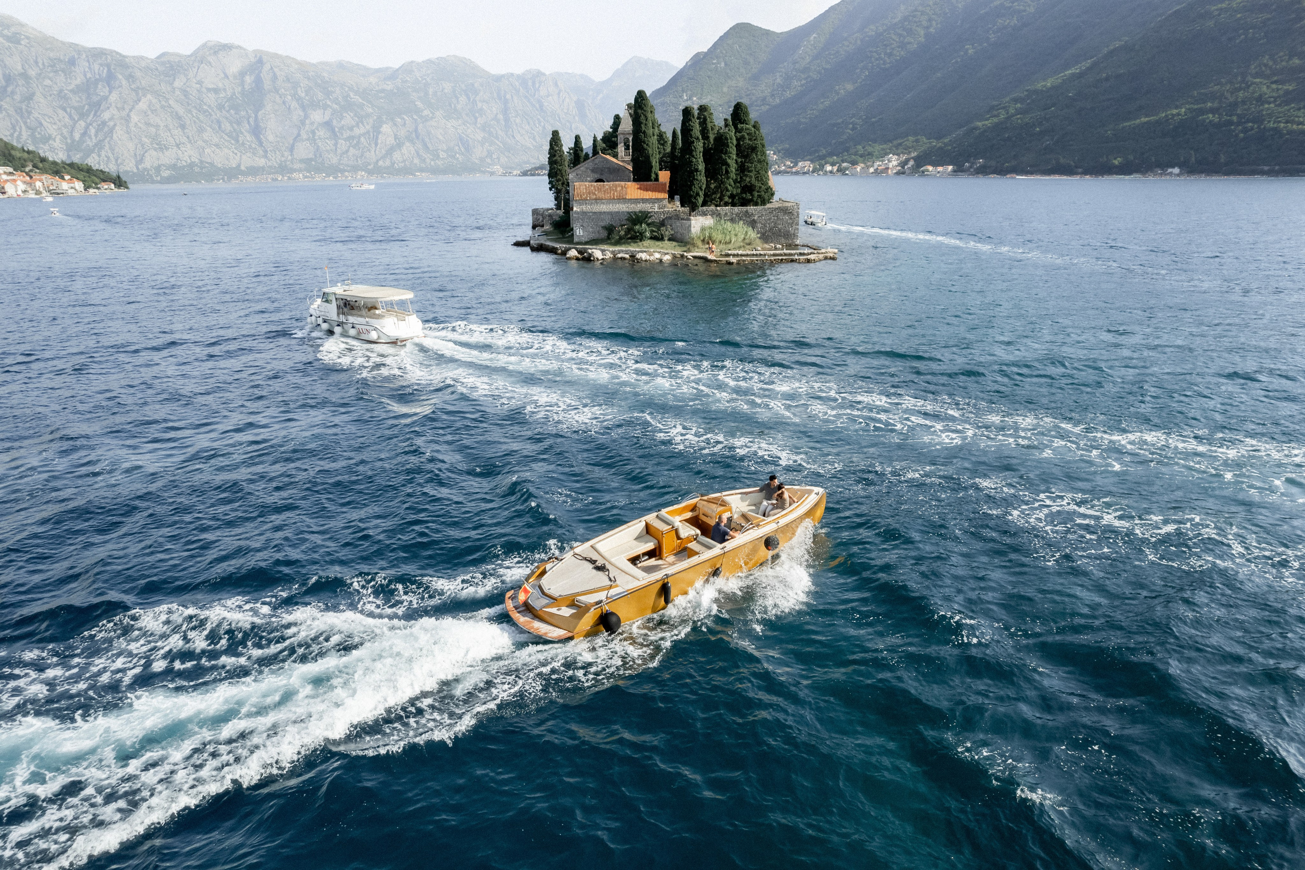 Huur een boot voor fotoshoots in Montenegro