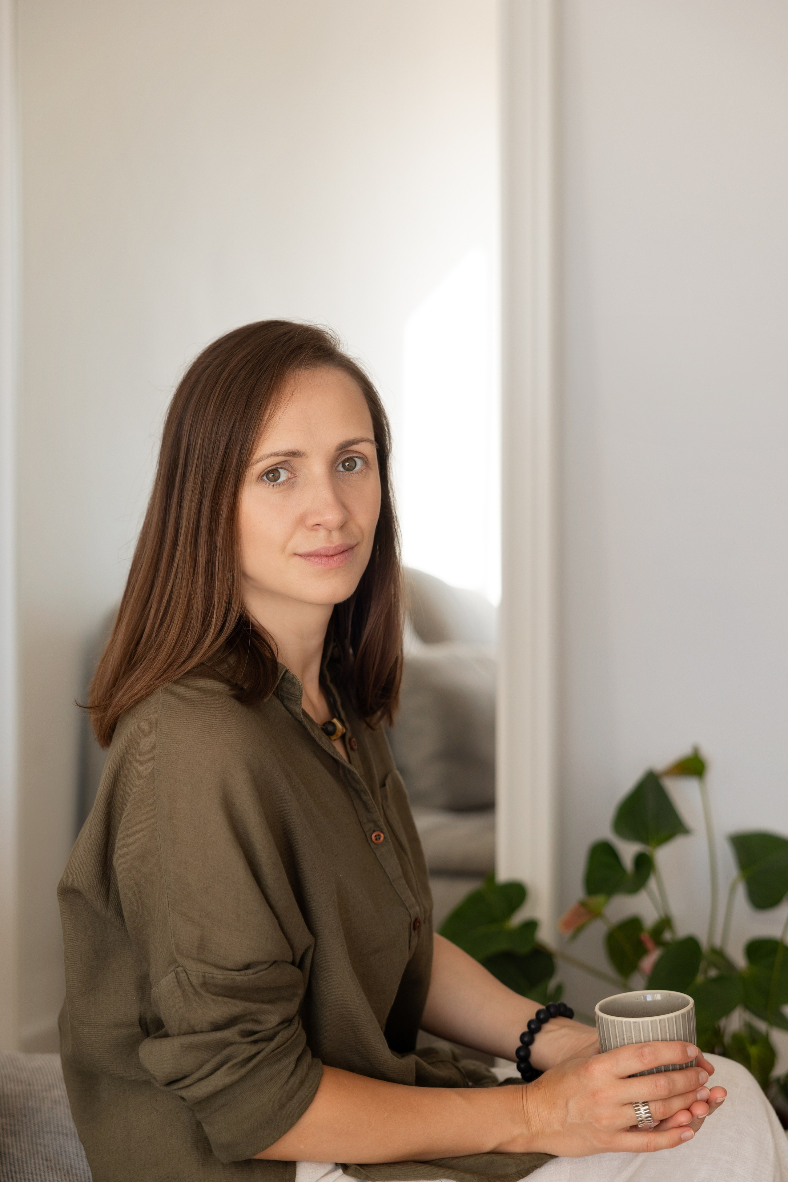Personal brand photoshoot for art therapist. Eugénie Smirnova — your photographer in Toulouse and southwest France