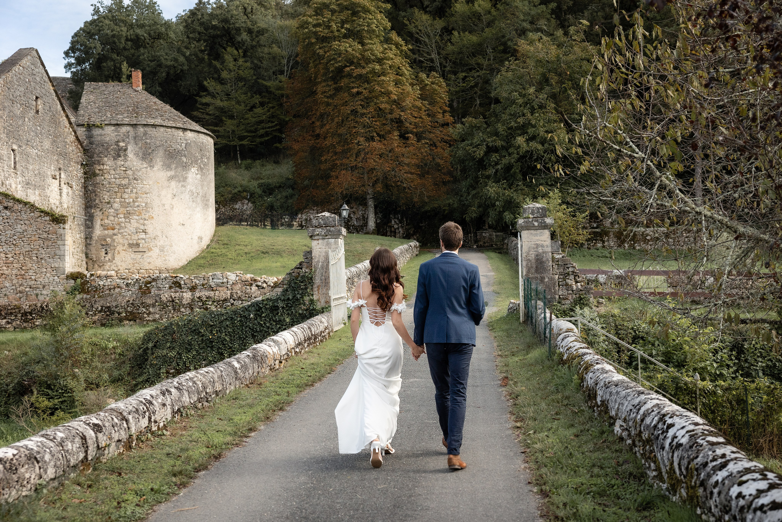 French Chateau Wedding. Elopement at Château de Cénevières. Eugénie Smirnova — your photographer in Toulouse and southwest France