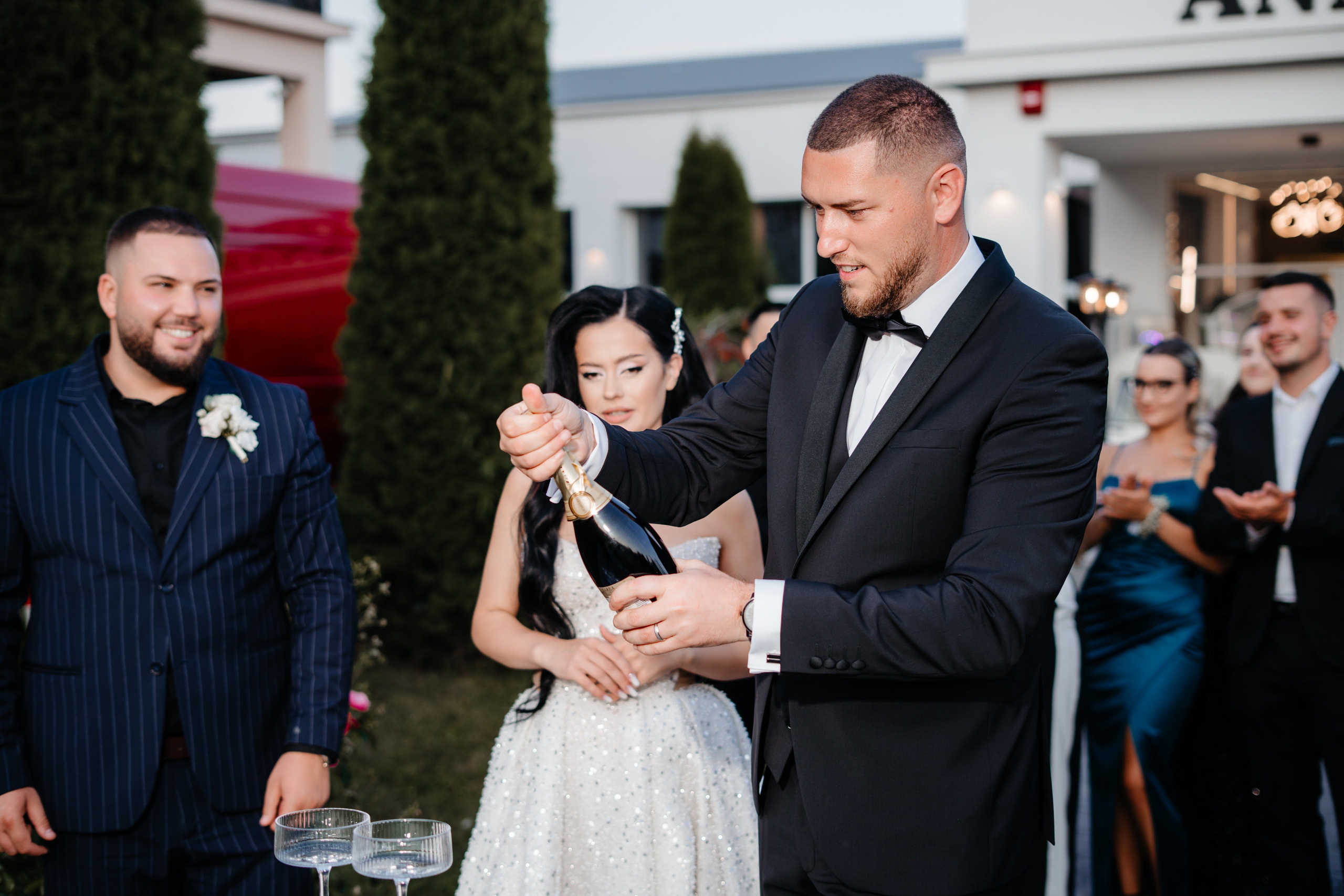 Catalina & Remus. Raw Studio. Fotograful tau de nunta!