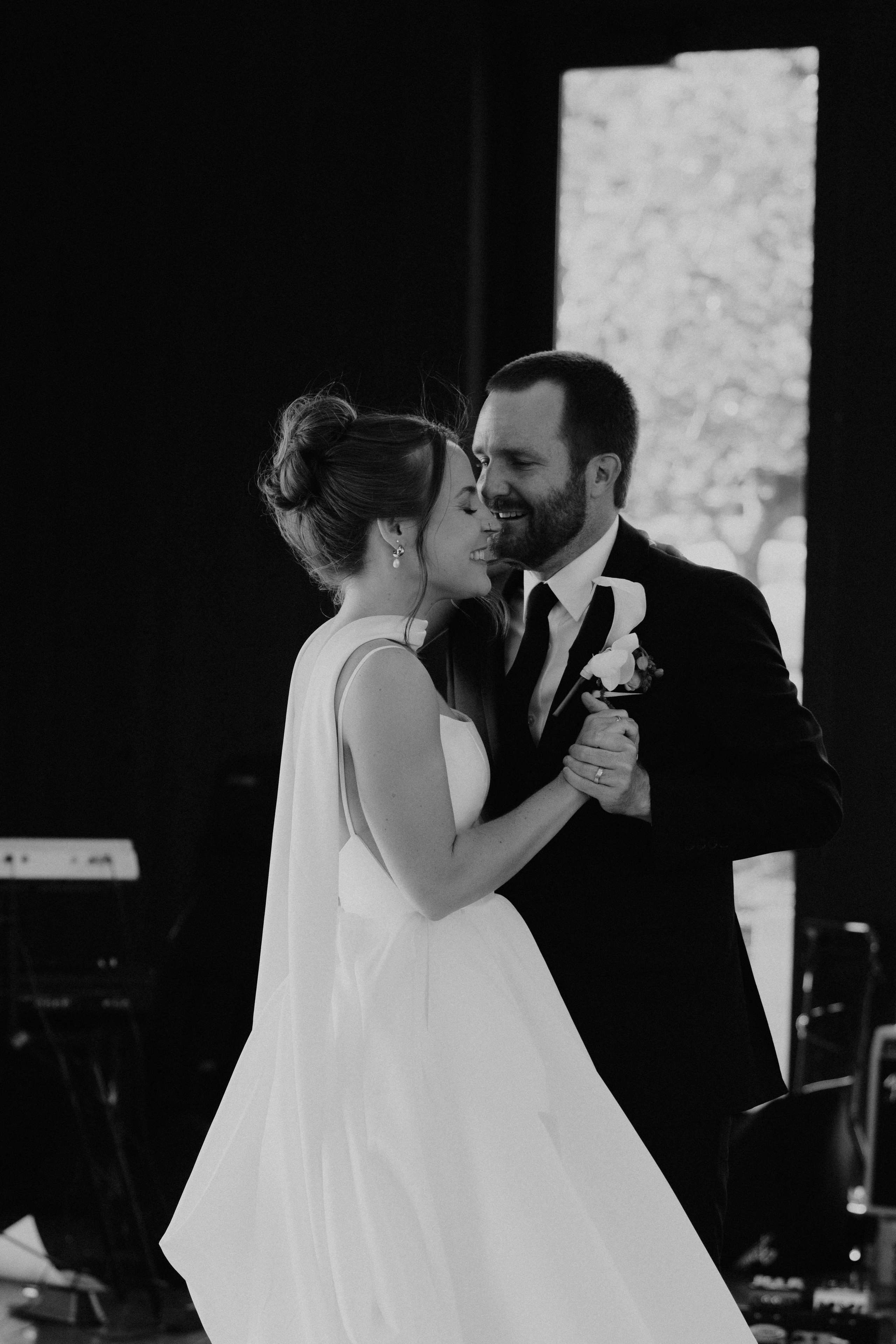 Wedding Shelby & Riley | Columbia River Gorge, WA | Georgy Shishkin Photography Photography. Portland Wedding Photographer | Authentic PNW Love Stories