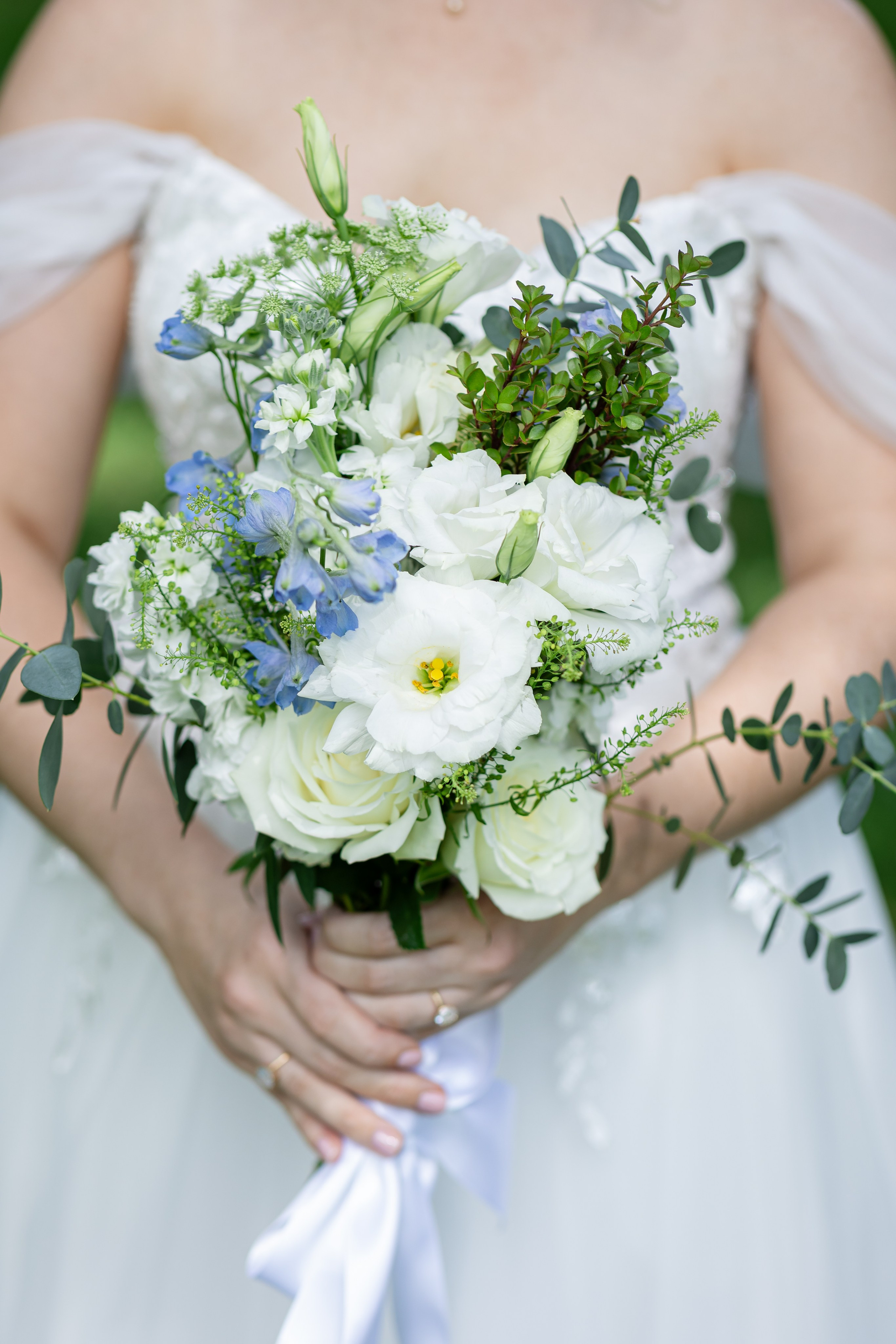 Blue wedding of Stacey and Madison at Liberty Hall Bed & Breakfast located in Traveler’s Rest SC. Wedding and portrait photography in Greenville SC