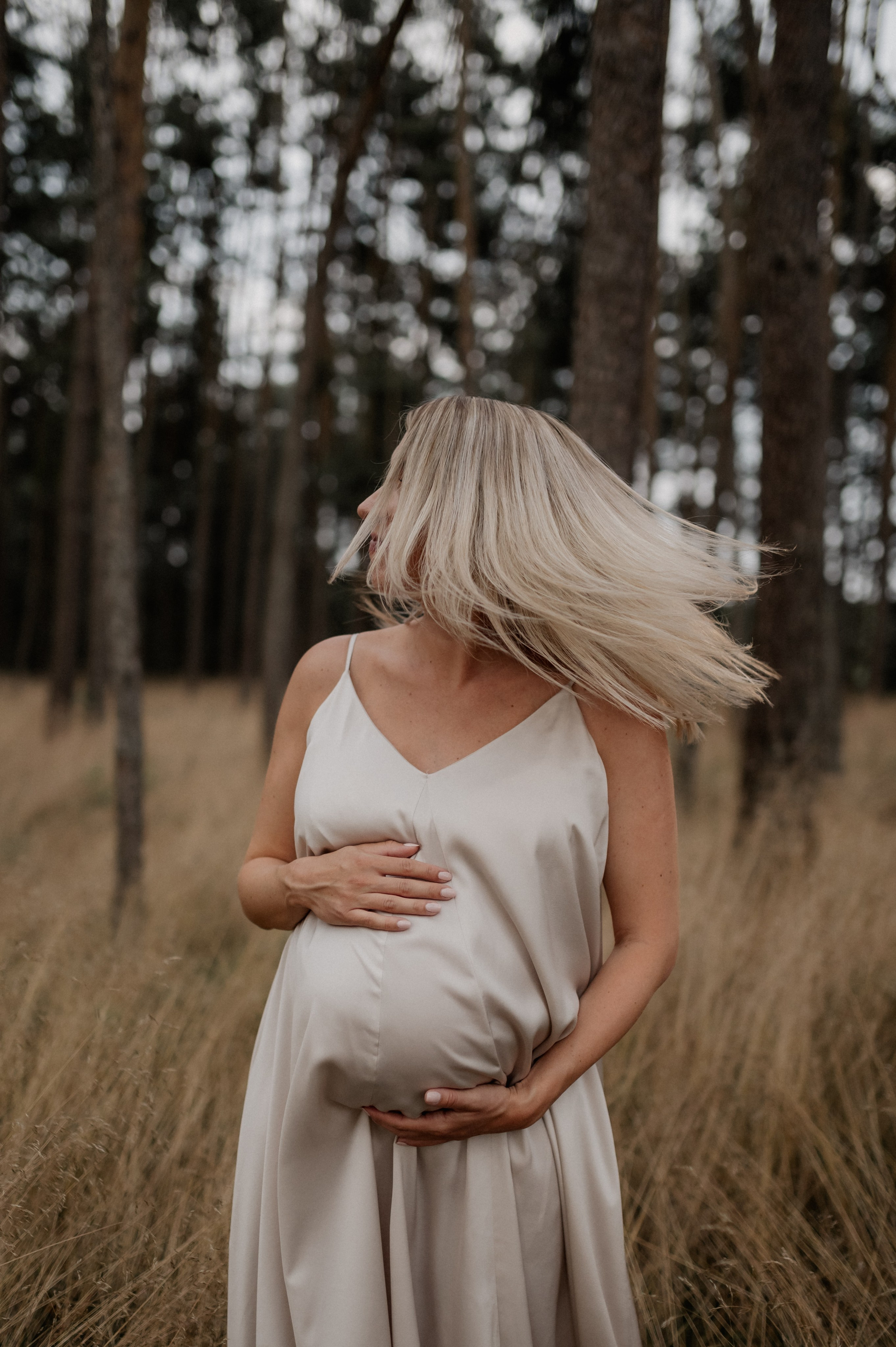 Schwangere bei romantischem Babybauch Fotoshooting in Herrieden