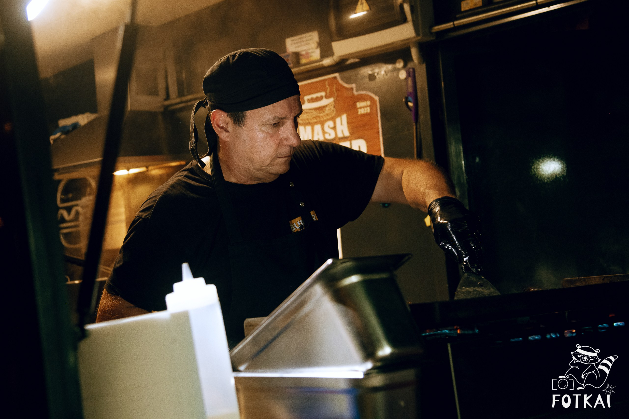 Фотоотчёт Street Food Market Torrevieja — Seguridad Social & Las Hienas DJs | FOTKAI