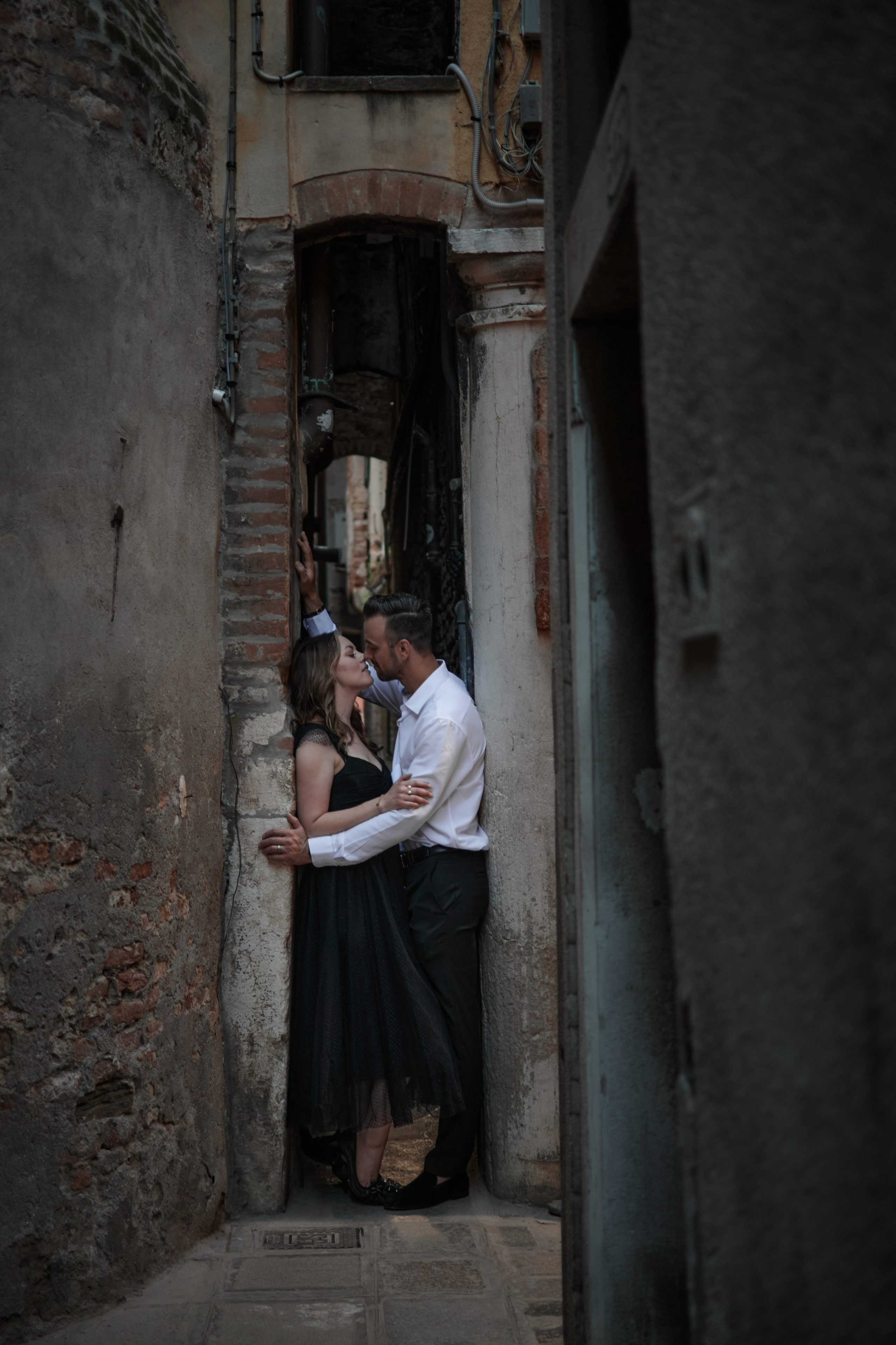 The narrowest street in Venice Calle or Calletta VariscoIt is universally recognised as the narrowest calle in Venice (only 53 cm between the two buildings) and it so narrow that it does not appear in some city maps.In a city where there are thousands of streets, about a hundred are not even one metre wide and we, from Inside Venice, are sure that somewhere there is your “calle stretta” waiting for you to be discovered It is one of the the Europe
