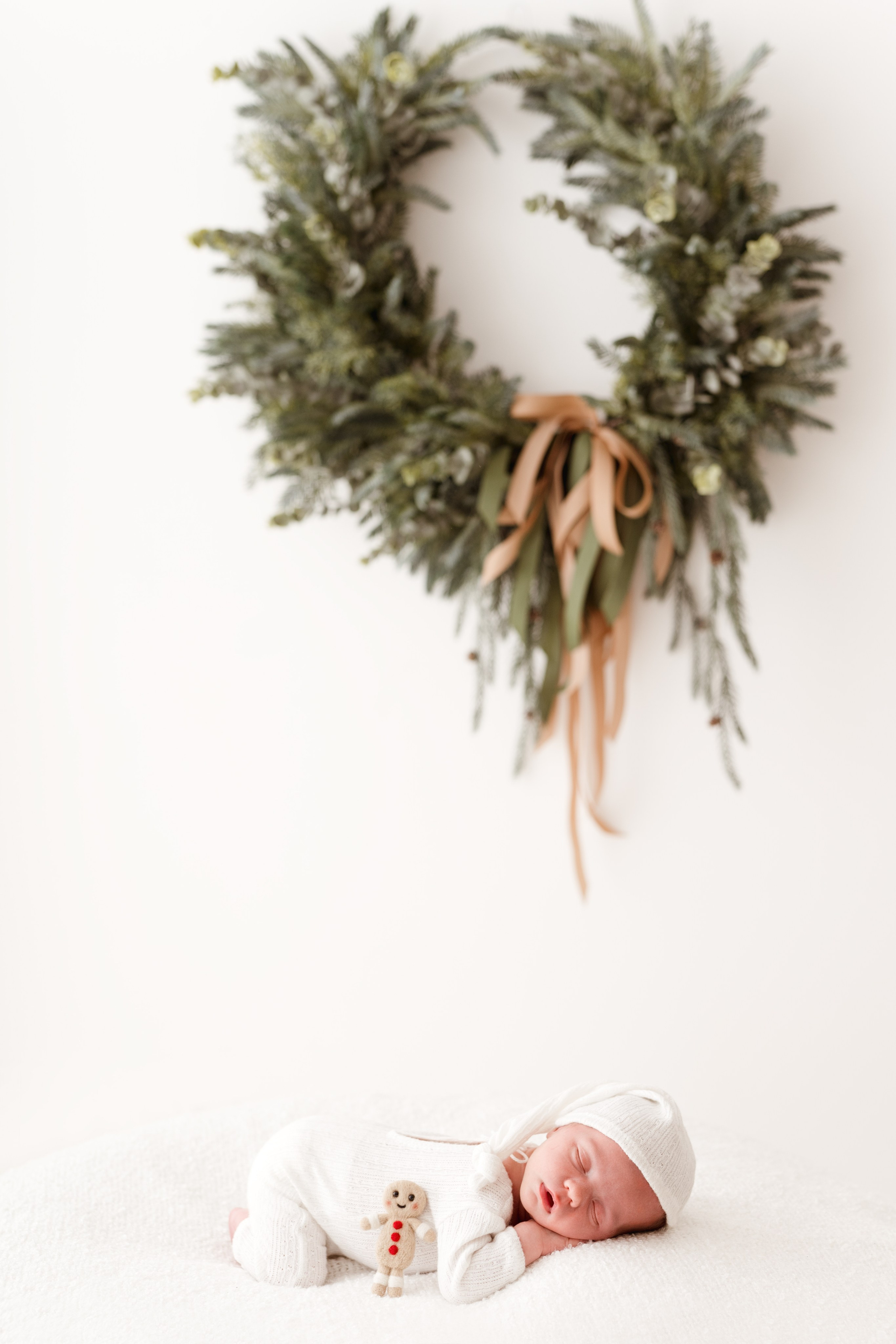 Sesja noworodkowa w świątecznym wydaniu. Fotograf Łódź - sesja ciążowa, noworodkowa, dziecięca. Studio w Łodzi