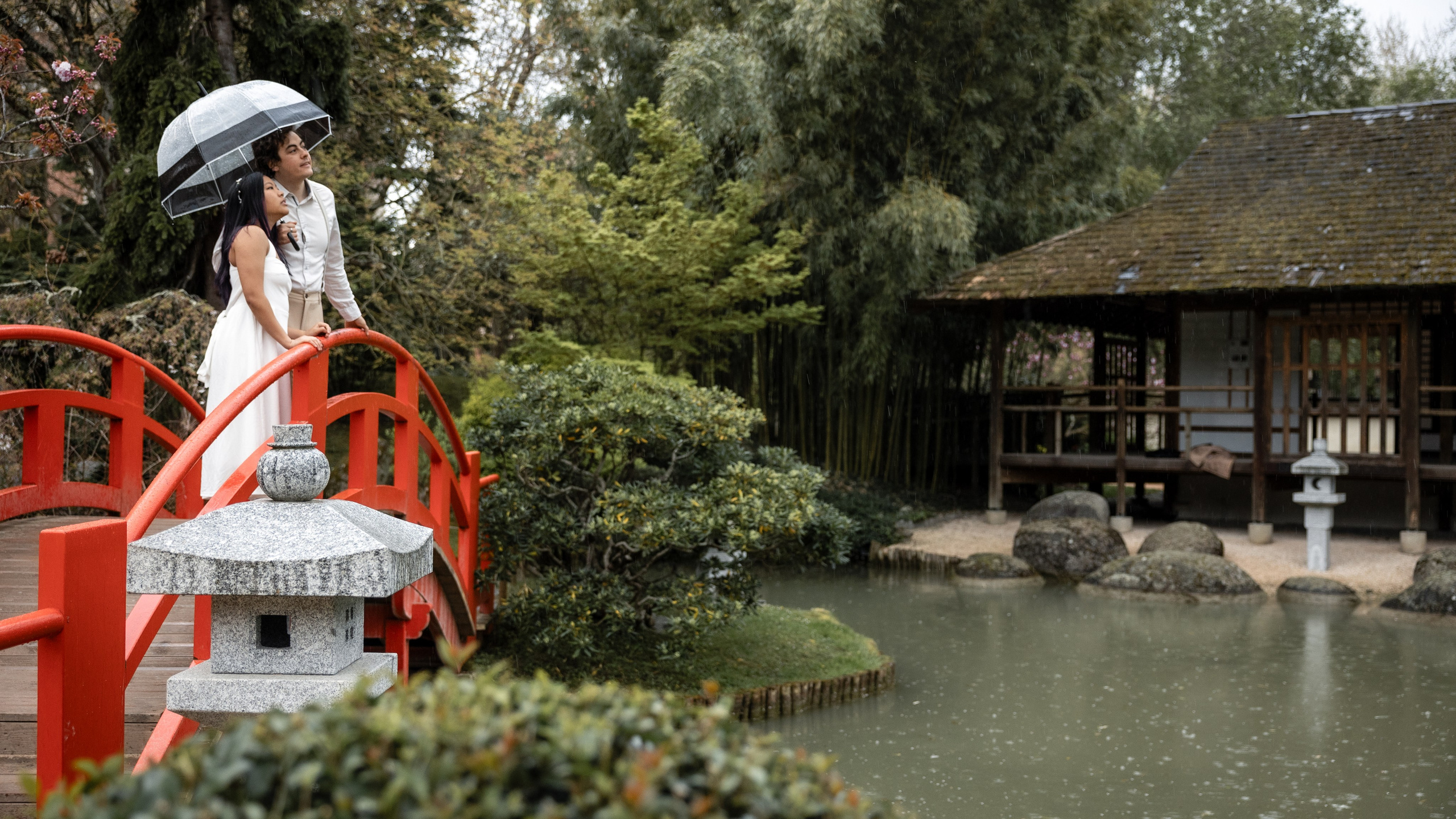 Photoshoot in the blooming Japanese Garden of Toulouse. Eugénie Smirnova — your photographer in Toulouse and southwest France