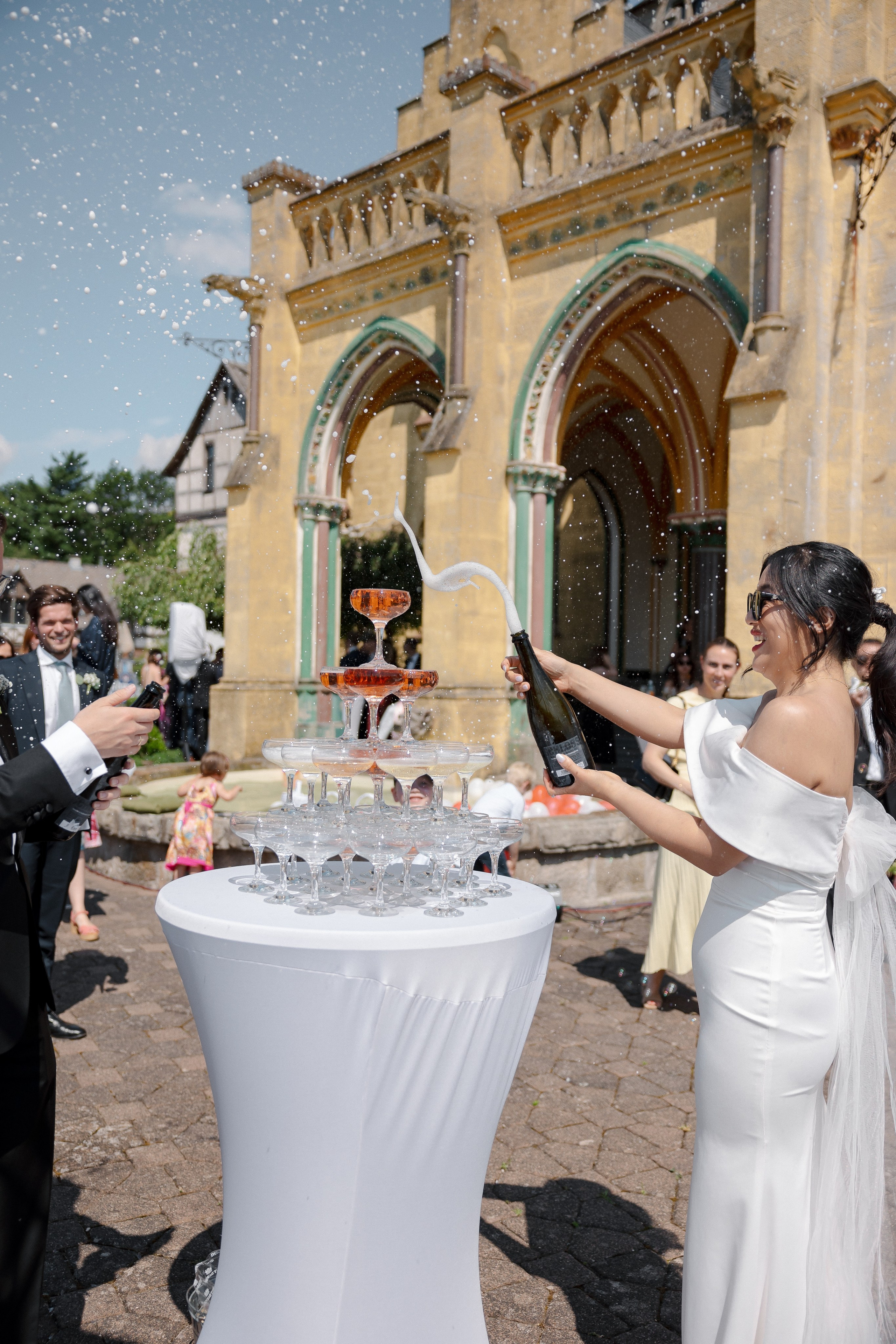 Joann & Hanning’s Timeless Wedding at Schloss Bürresheim | Destination Wedding Photographer. Raw Studio: Capturing Elegant weddings accross Europe