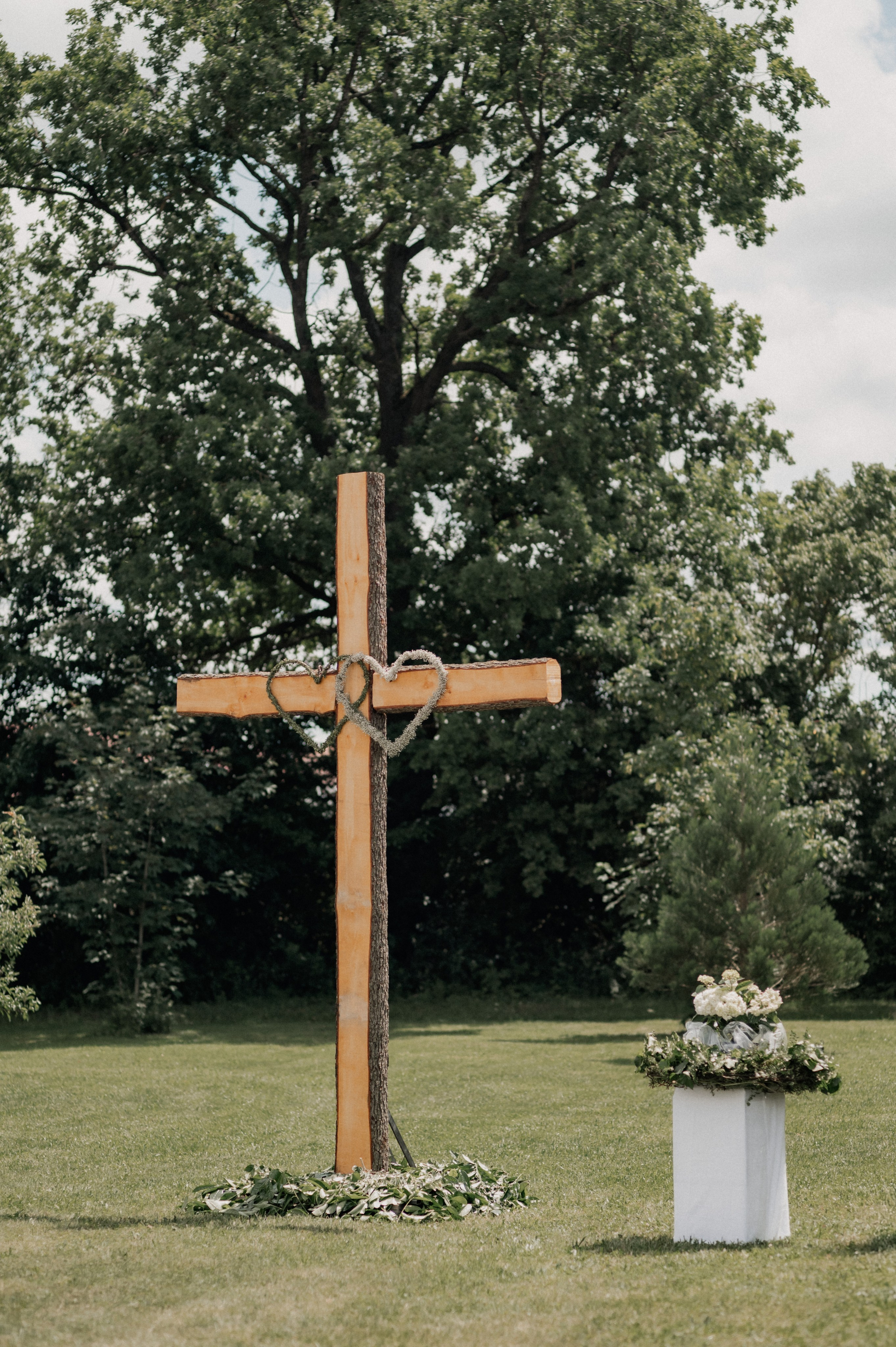 Sommer, Liebe & zwei wunderschöne Kleider: Gartenhochzeit in Gunzenhausen. Photographer in Ansbach for Couples, Weddings and After Wedding