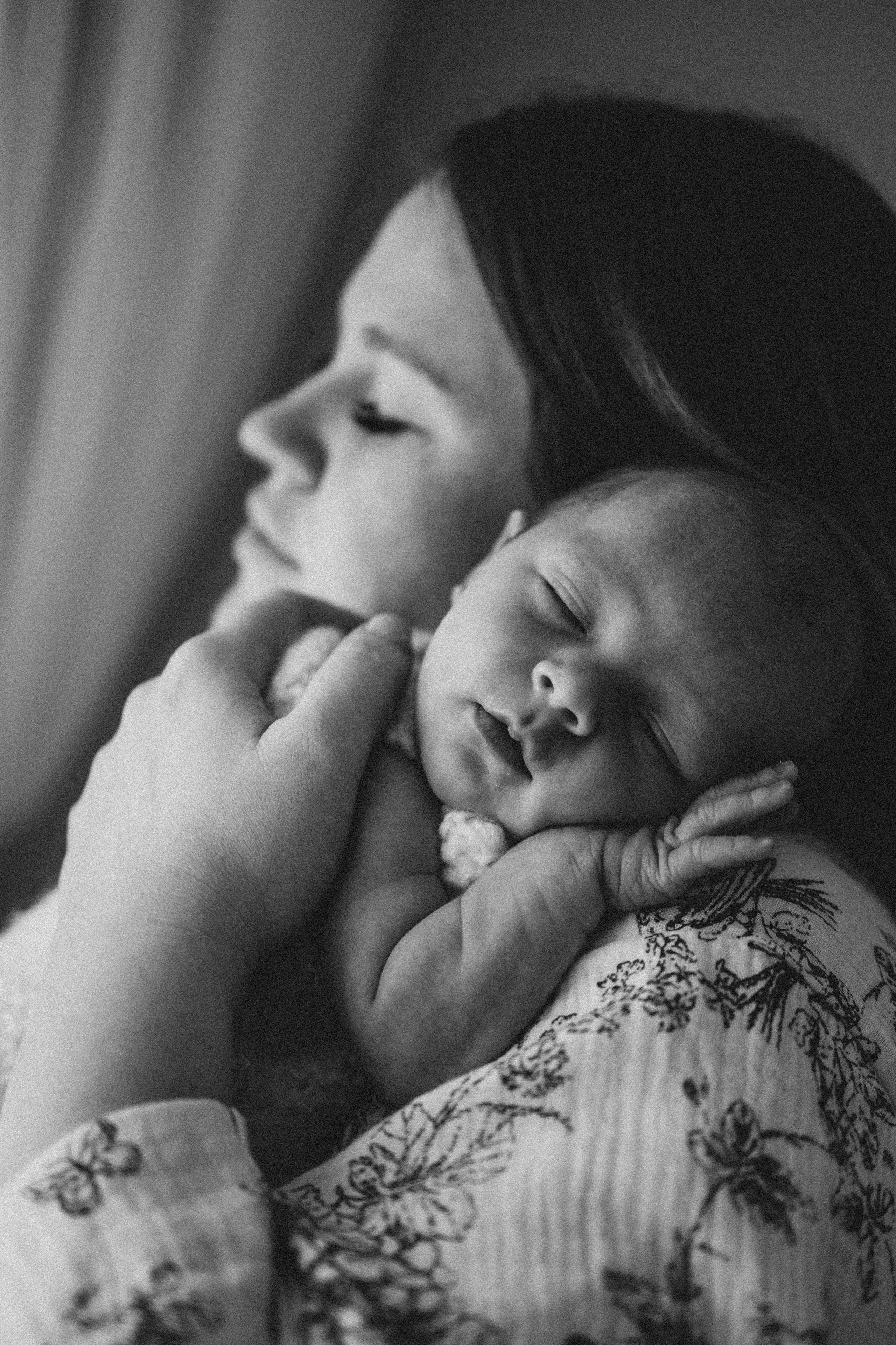 Фотограф родов, семей и новорожденных малышей в Дубае