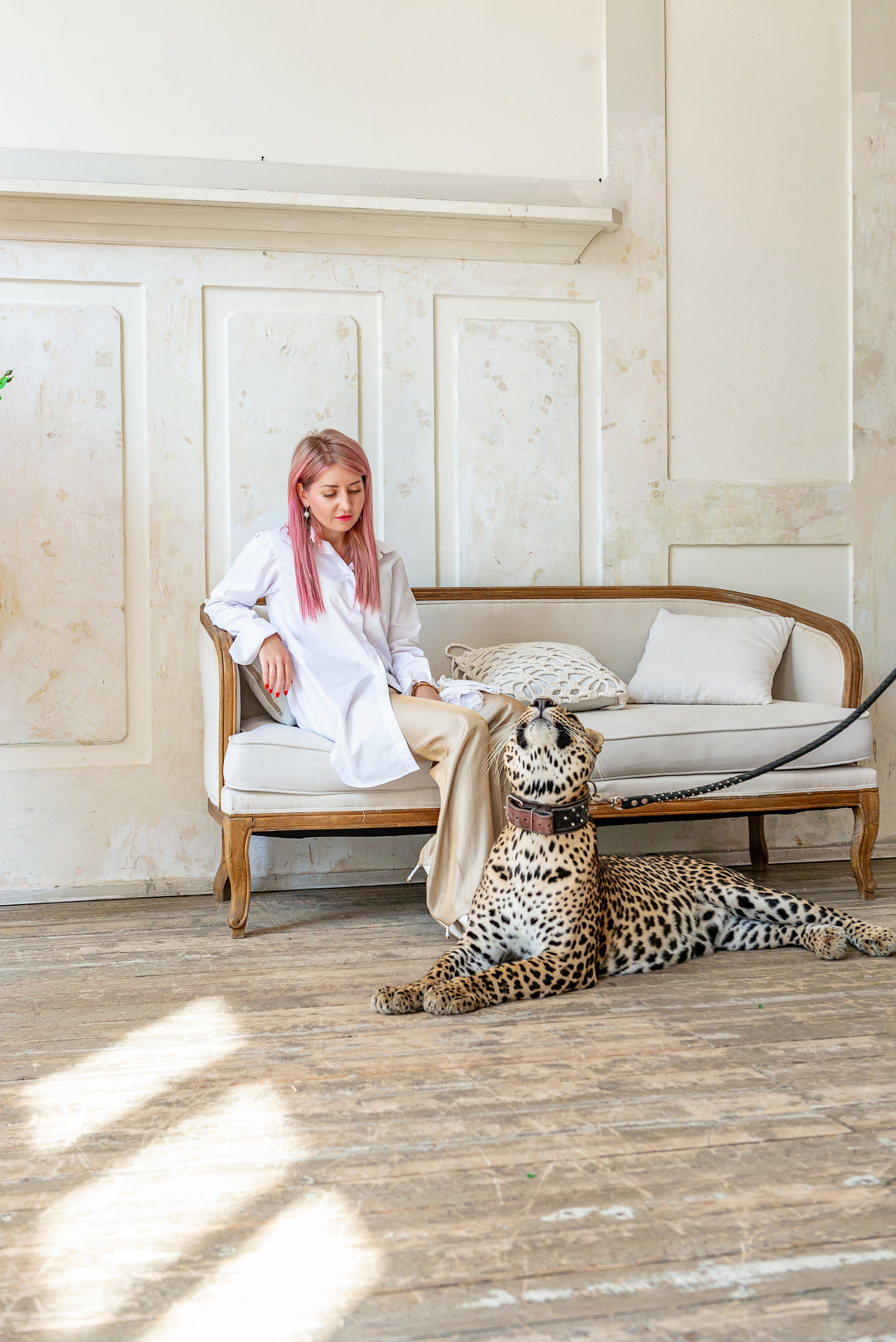 Photosession in the studio with a leopard. FOTÓGRAFO MÉXICO QUINTANA ROO