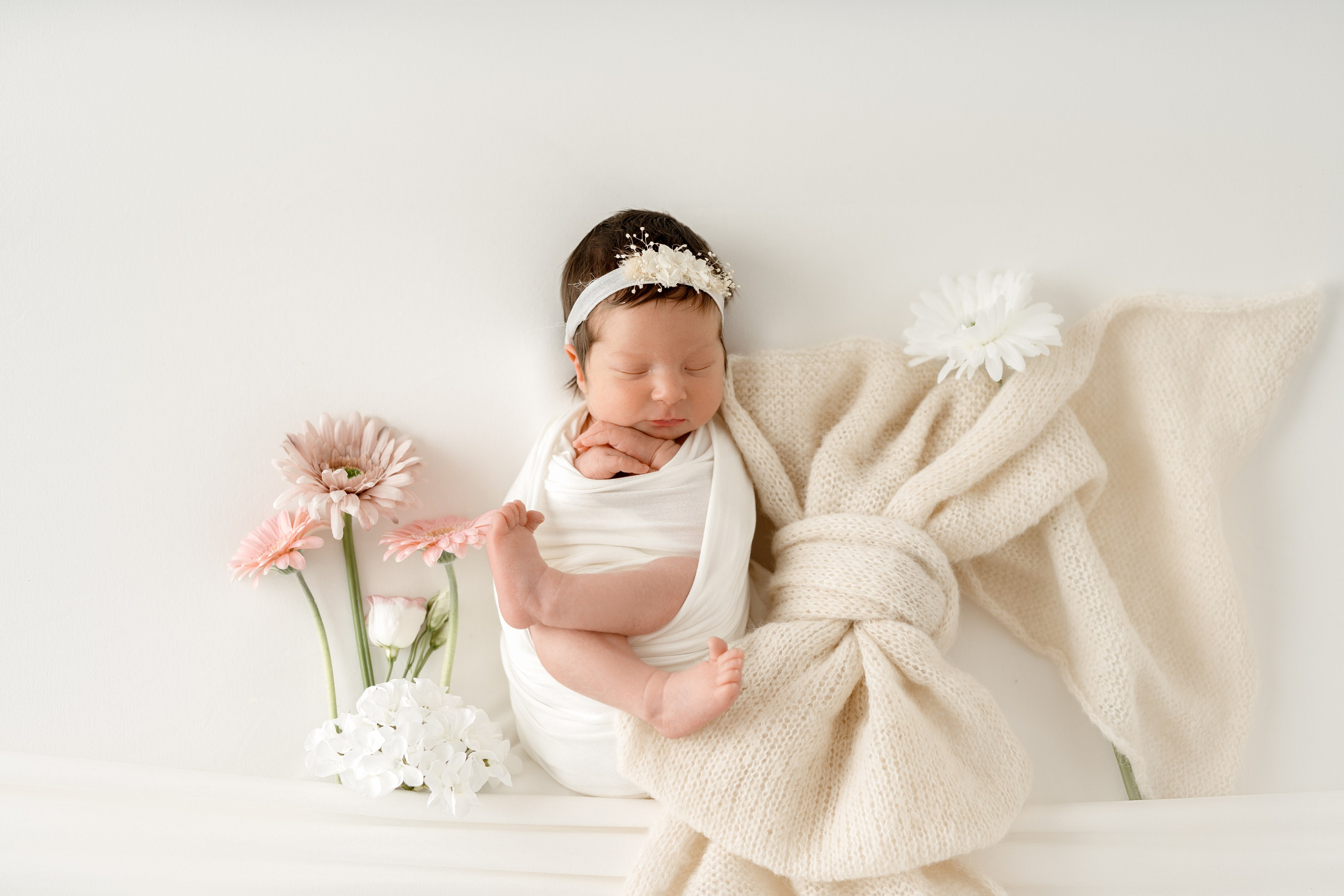 Sesja noworodkowa. Fotograf Łódź - sesja ciążowa, noworodkowa, dziecięca. Studio w Łodzi