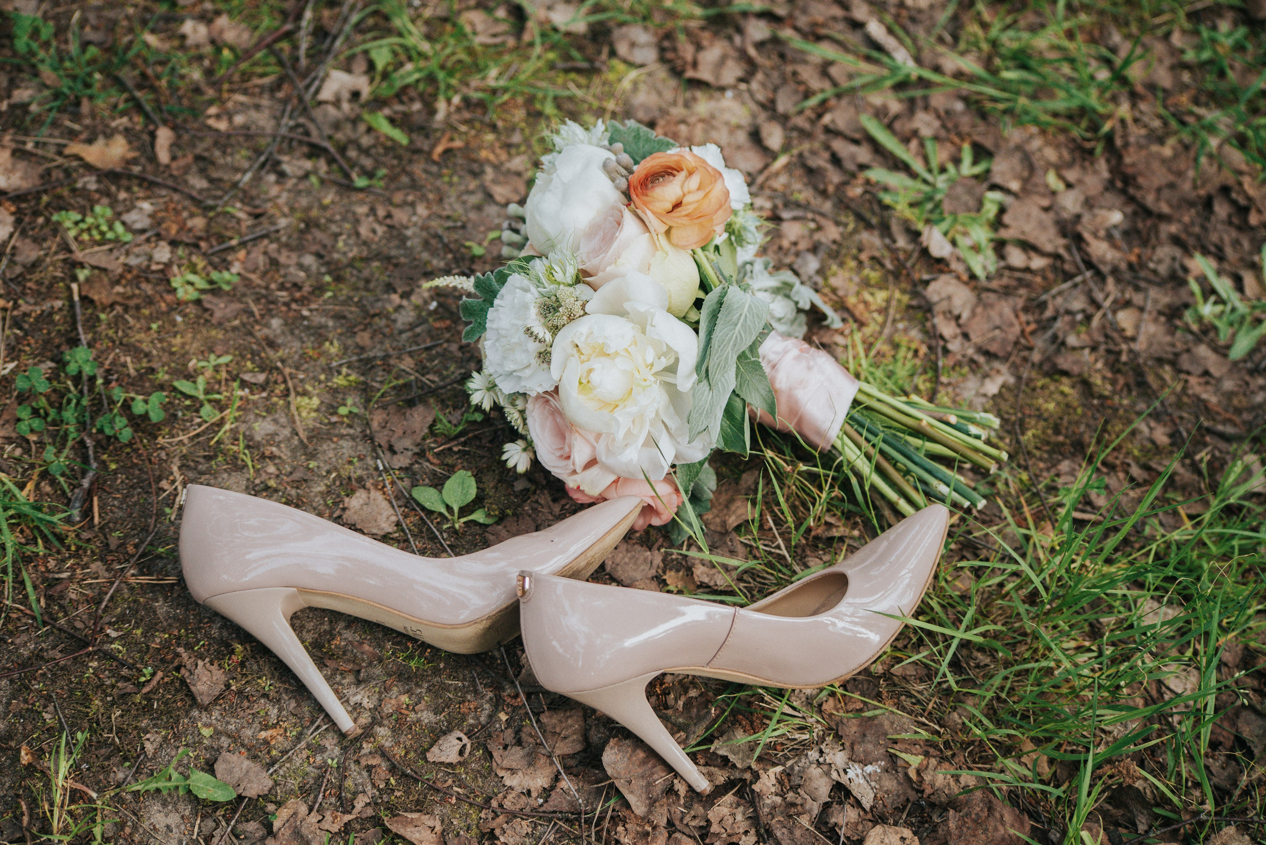 Vestuvių fotosesija, ceremonija, Vestuvių pasiruošimo fotografavimas. Vestuvių fotografas Vilnius Trakai kaina vestuvių fotografavimas fotografė personal.lt photogrpahy kainos jaunoji jaunikis nuotaka santuoka vestuvės, profesionali natūrali meninė reportažinė klasikinė fotosesija, vestuvių fotosesija gamtoje dvare
