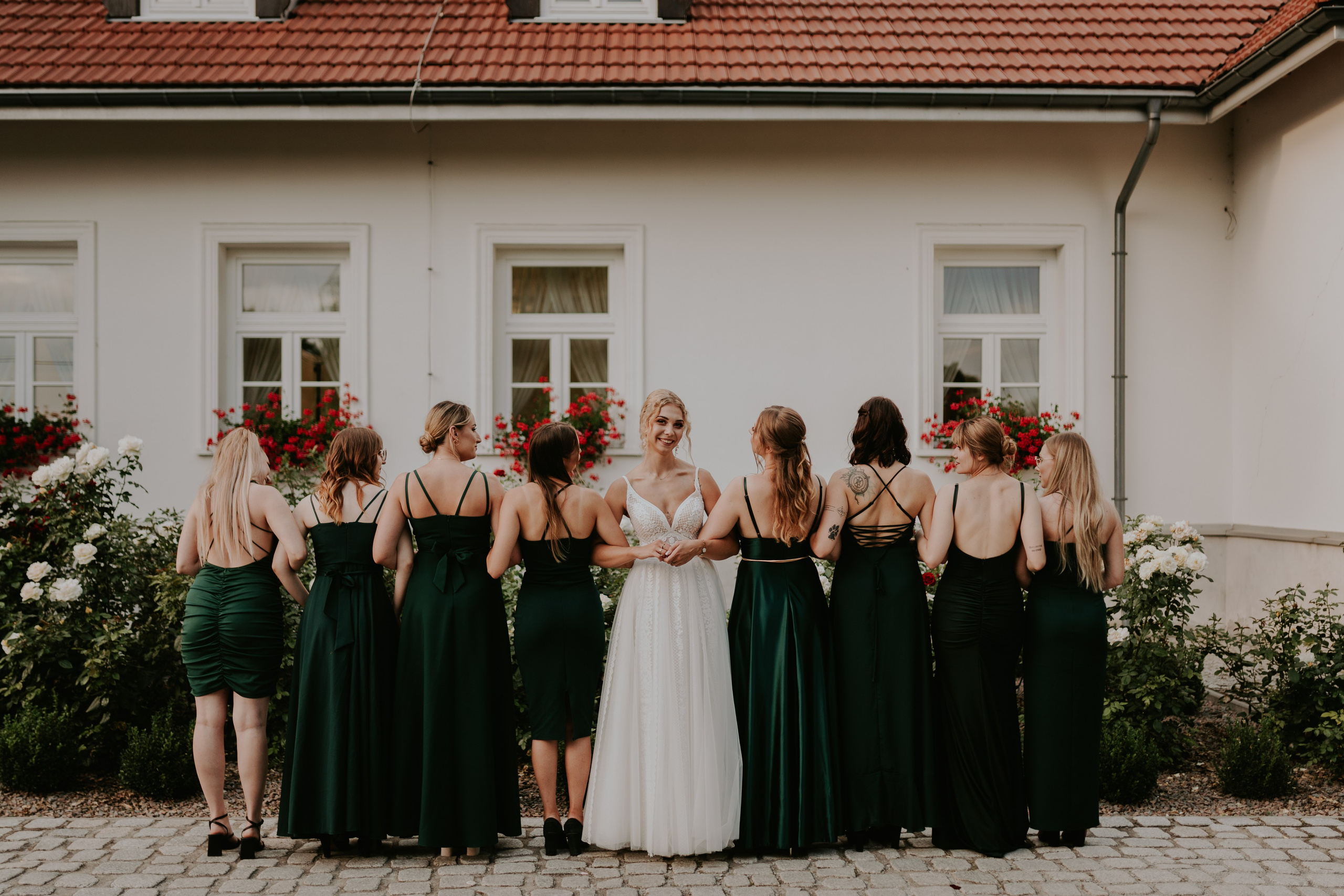 Dwór Wierzbno: plenerowy ślub pod wierzbą. Karkowskafoto - fotografia miłości