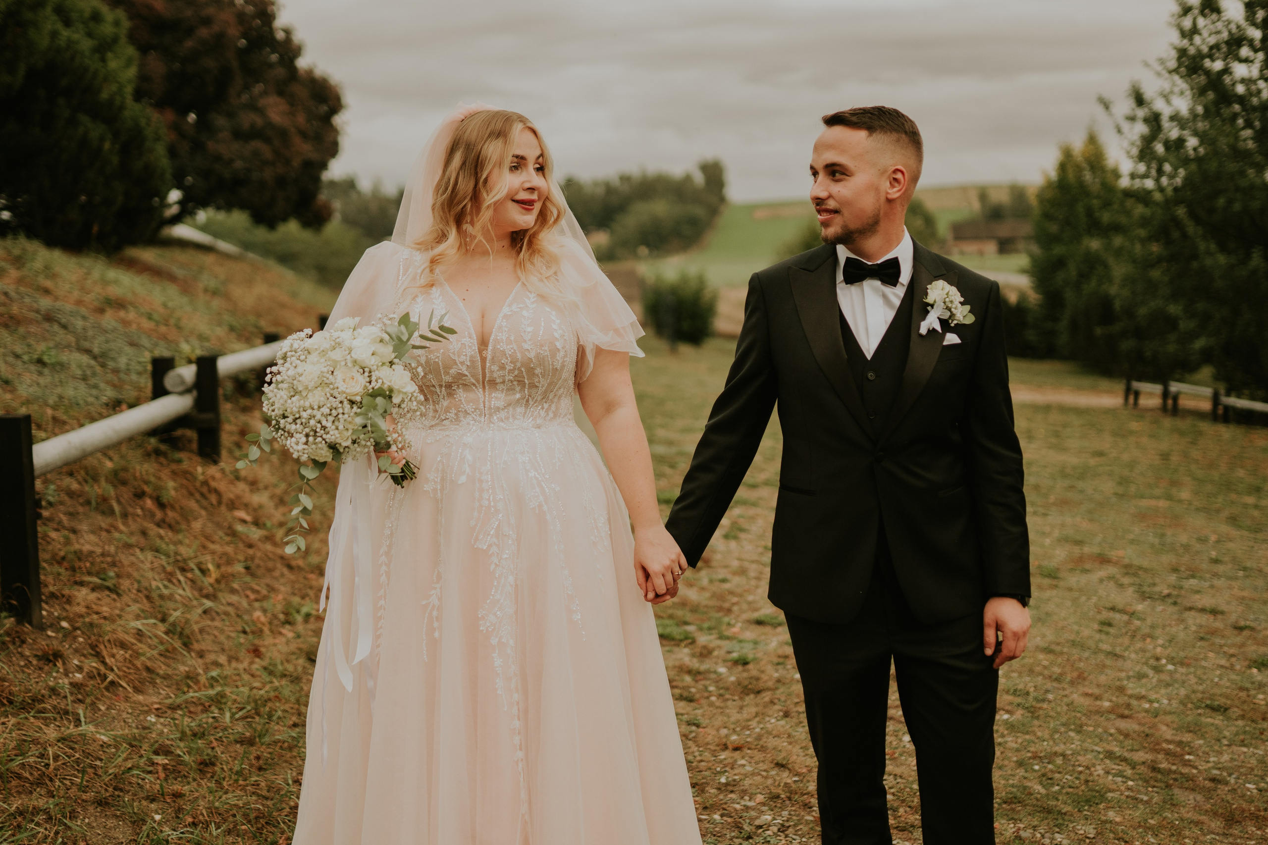 Trzy Drzewa: wspaniała uroczystość Wiktorii i Kamila. Karkowskafoto - fotografia miłości