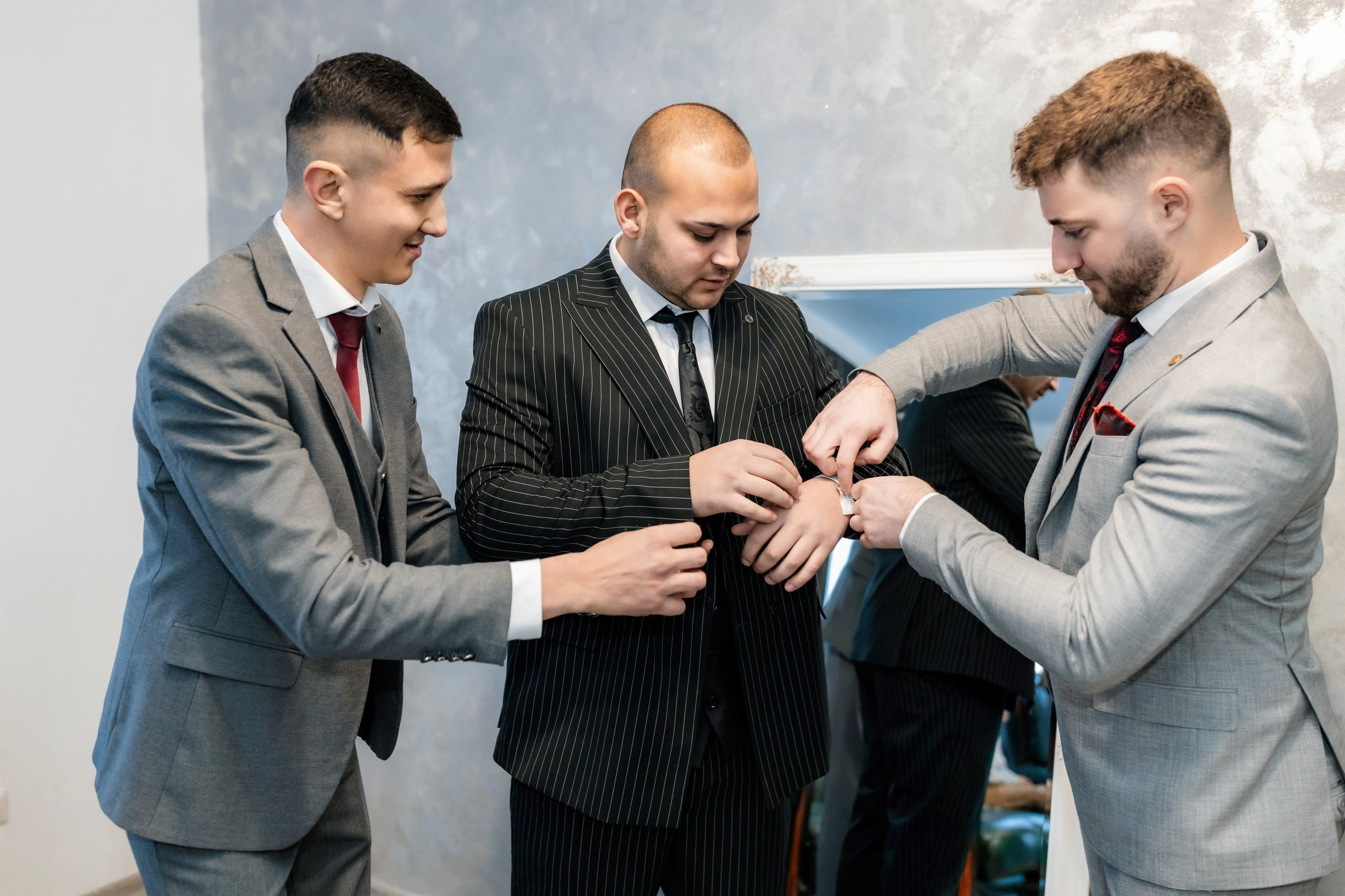 Fotograf nuntă Târgu Neamț – Samuel și Roxana, fotografie autentică realizată de AlinoFotoStudio 2. Fotograf nuntă Iași, Bacău, Suceava și Botoșani – Alin Chirilă surprinzând momente reale de nuntă 3. Fotografie de nuntă cu emoție și credință – AlinoFotoStudio, fotograf povestitor 4. Fotograf profesionist nuntă în Moldova – cadre naturale și pline de emoție 5. Alin Chirilă fotograf nuntă – poveste reală surprinsă prin fotografie 6. Fotograf nuntă cu stil documentar – momente autentice din ziua nunții Pregătiri mireasă acasă – fotografie naturală realizată de Alin Chirilă fotograf nuntă 8. Detalii din ziua nunții – fotograf nuntă Iași și Botoșani, AlinoFotoStudio 9. Emoții din dimineața nunții – fotograf profesionist Moldova 10. Cadre autentice din pregătiri – fotograf nuntă Suceava și Bacău Ceremonie religioasă nuntă – moment emoționant surprins de fotograf Alin Chirilă 12. Nuntă cu valori creștine – fotografie din biserică realizată cu discreție 13. Rugăciune și emoție în ziua nunții – fotograf nuntă Târgu Neamț 14. Legământ în fața lui Dumnezeu – fotografie de nuntă autentică 15. Fotograf nuntă biserică – momente sincere și pline de semnificație Petrecere de nuntă – cadre naturale realizate de AlinoFotoStudio 17. Bucurie și dans la nuntă – fotograf nuntă Iași și împrejurimi 18. Momente autentice de la restaurant – fotograf nuntă Bacău Suceava 19. Atmosferă de nuntă surprinsă discret – Alin Chirilă fotograf -AlinoFotoStudio – fotograf nuntă cu abordare naturală și emoțională 21. Alin Chirilă fotograf – povestitor prin fotografie de nuntă 22. Fotograf nuntă în Moldova – stil documentar și autentic 23. Fotografie de nuntă sinceră și elegantă – AlinoFotoStudio- Fotograf nuntă Iași Bacău Suceava Botoșani – Alin Chirilă AlinoFotoStudio 26. Fotograf nuntă Târgu Neamț și Moldova – fotografie profesională de eveniment 27. Fotograf nuntă cu valori creștine și stil documentar – AlinoFotoStudio - Alin Chirilă – AlinoFotoStudio Fotograf nuntă Iași • Bacău • Suceava • Botoșani - Samuel & Roxana, Târgu Neamț -Momente reale, trăite sincer și păstrate pentru totdeauna.