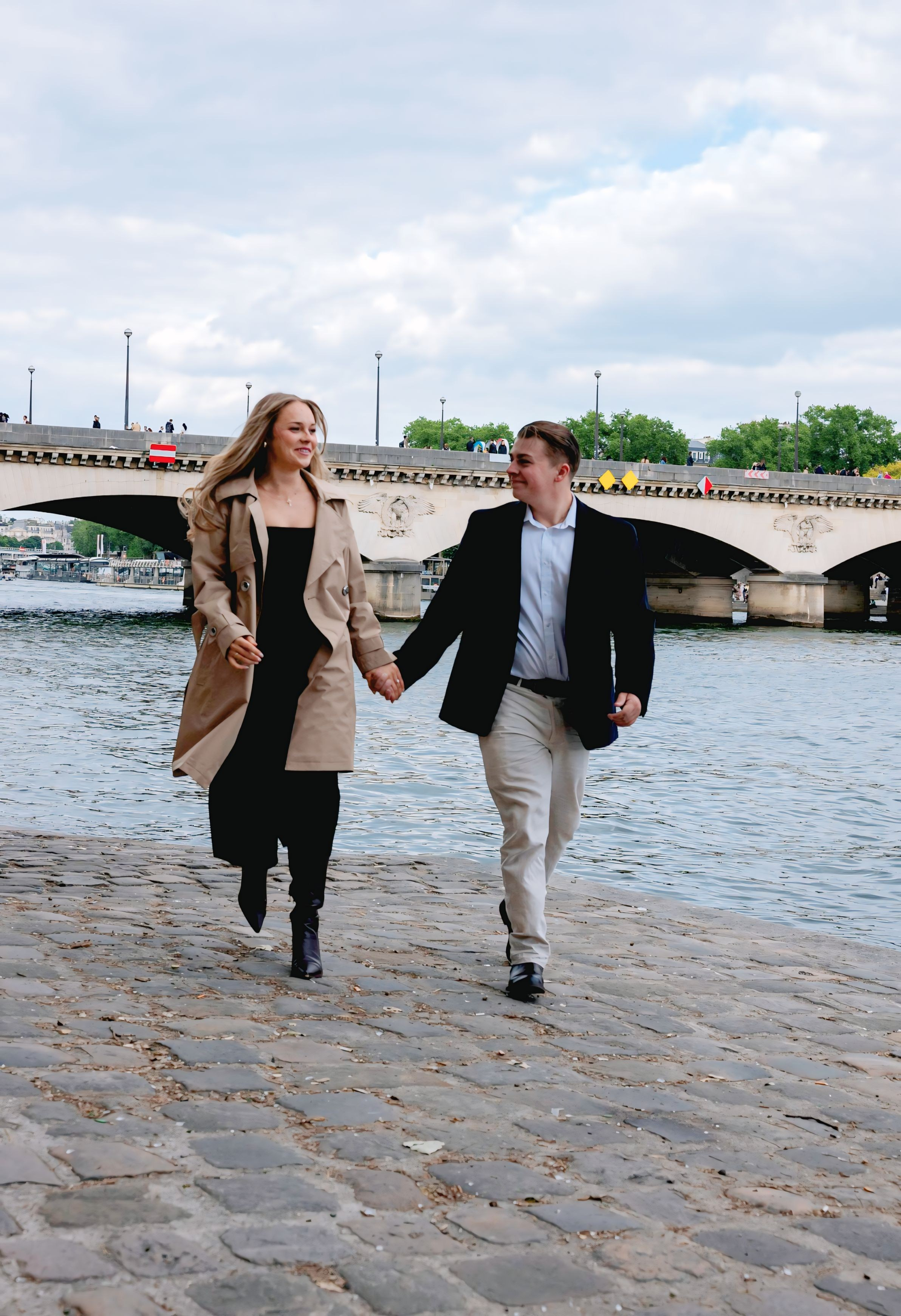 Lovestory photoshoot in Paris. Alina Tagzieva- a photograper in Paris